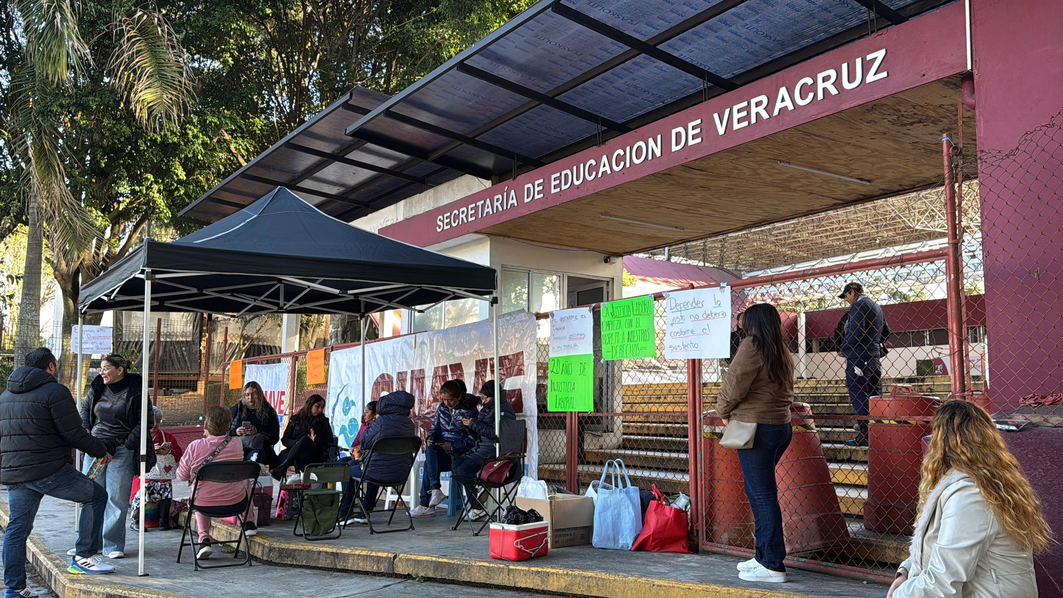 SEV cumple seis días tomada por despedidos de Vasconcelos