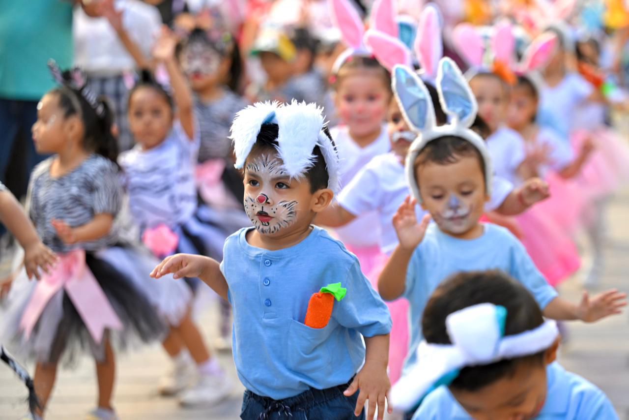 Celebran inicio de la Primavera con desfile en la ciudad de Veracruz