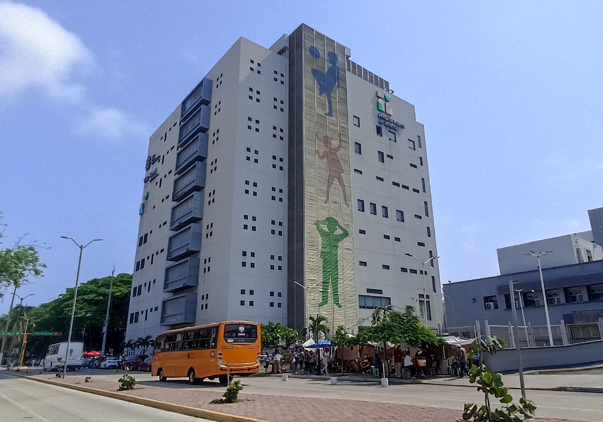 Tocan campana tres niños en la Torre Pediátrica de Veracruz tras superar al cáncer