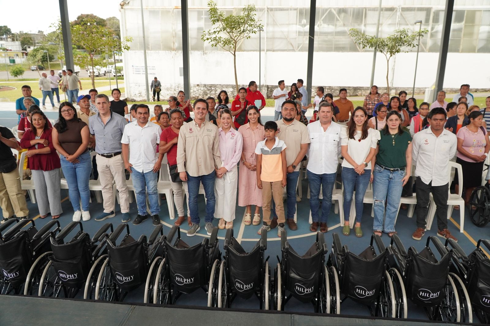 DIF de San Andrés Tuxtla entrega 36 aparatos funcionales