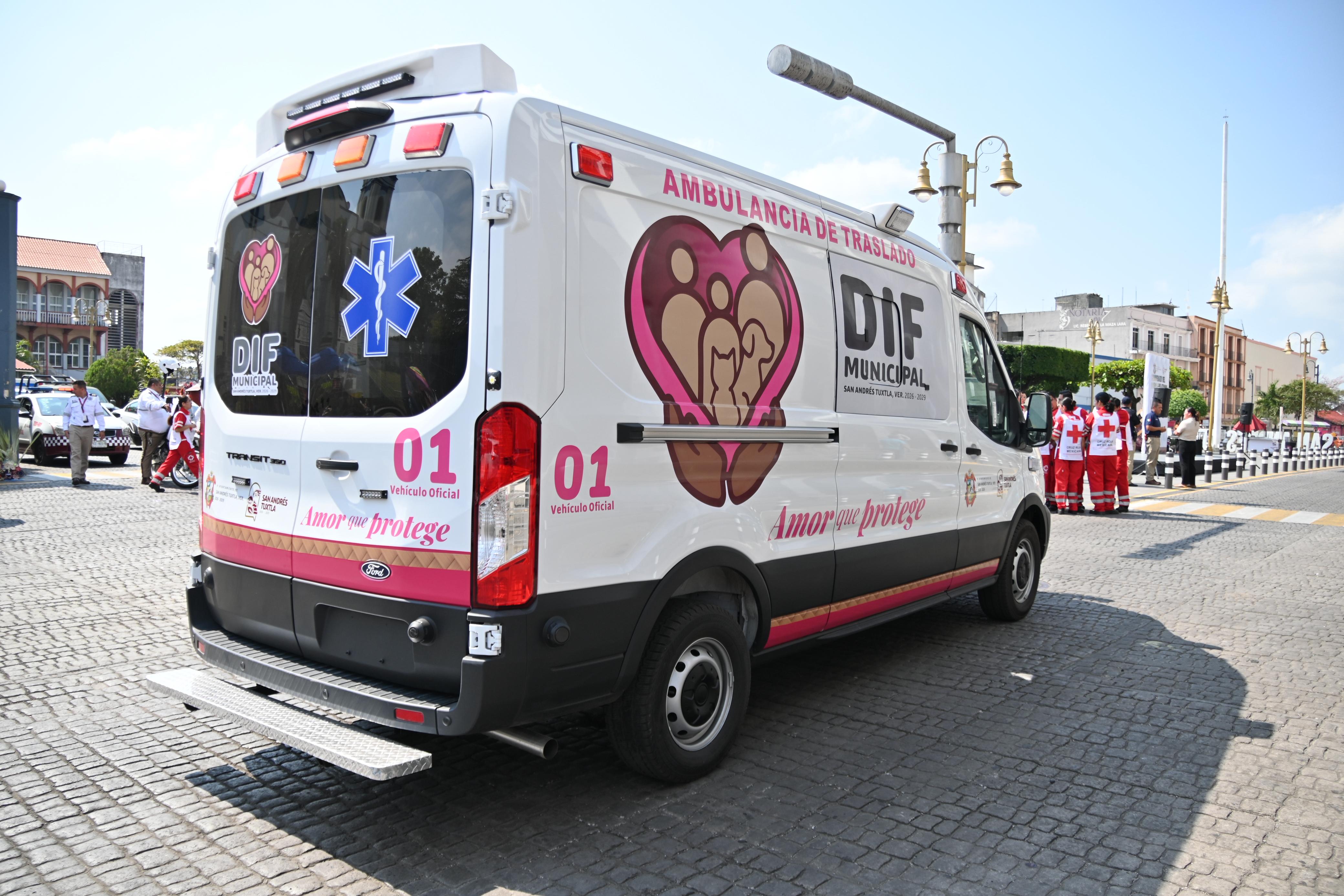San Andrés Tuxtla adquiere ambulancia para traslados del DIF