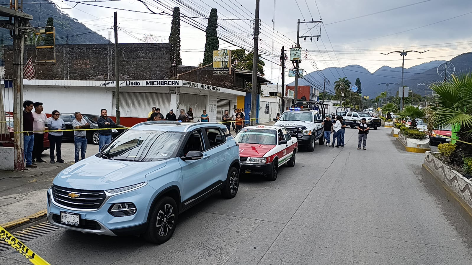 Muere taxista tras desvanecerse y chocar en Río Blanco