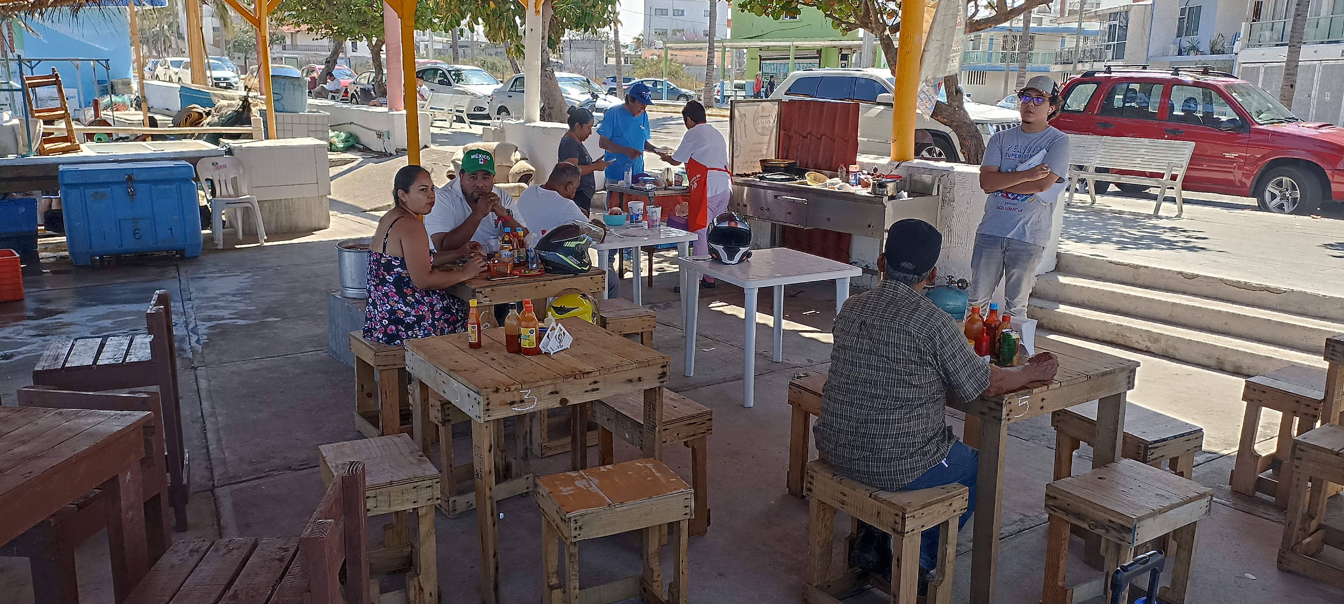 Reportan familiares de pescadores bajas ventas en esta Semana Santa