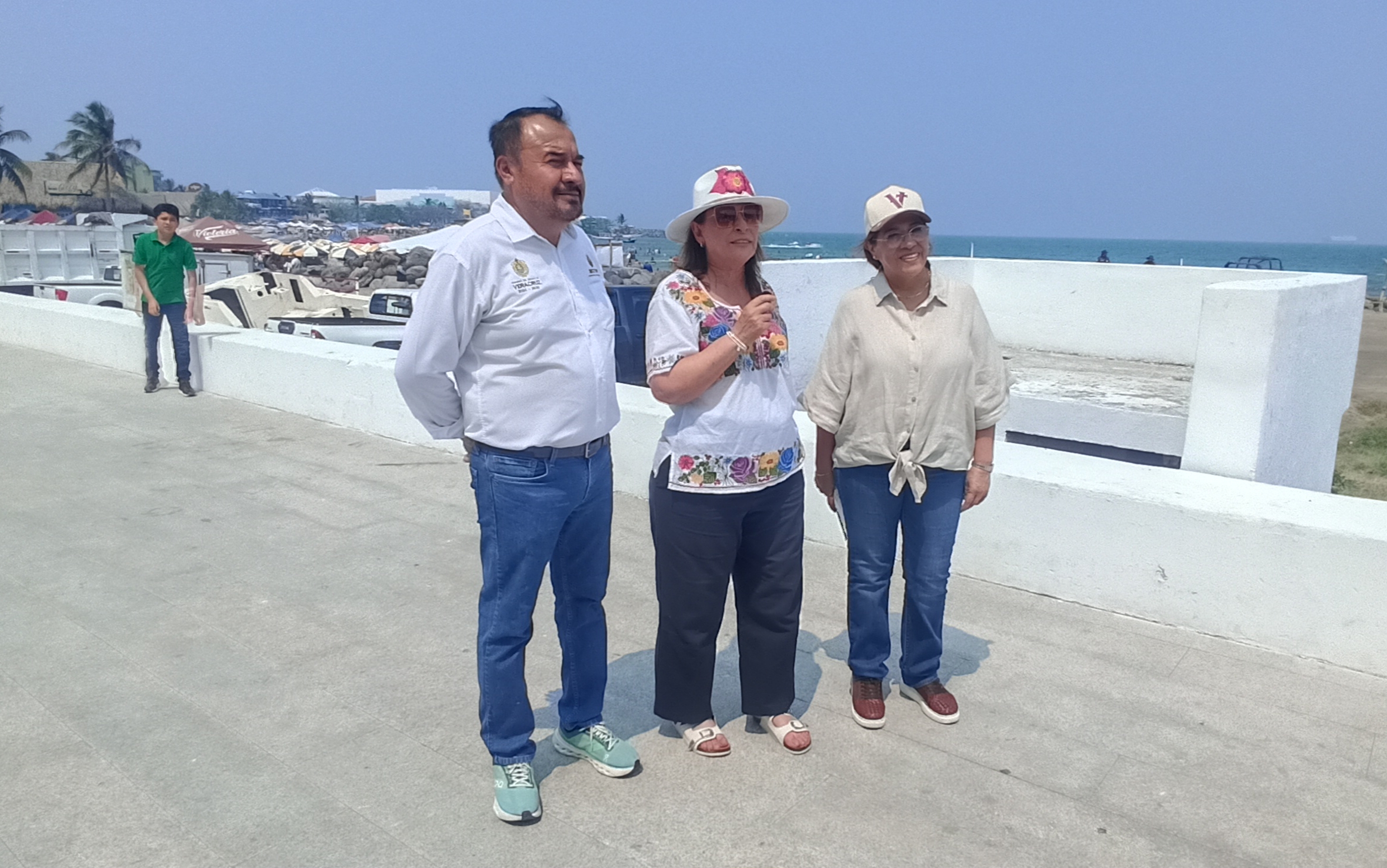 Recorren la gobernadora y la alcaldesa las playas de Veracruz para constatar su estado