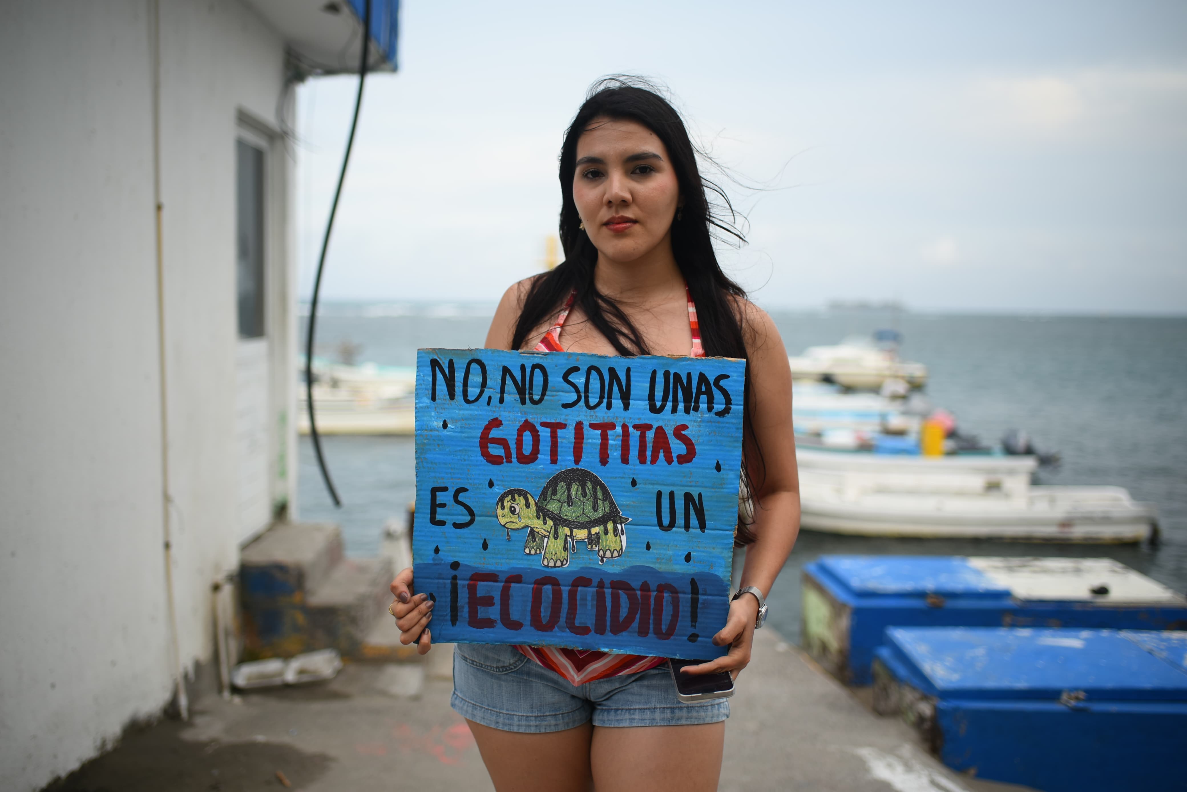 Marchan en Veracruz y Pajapan por derrame; exigen transparencia