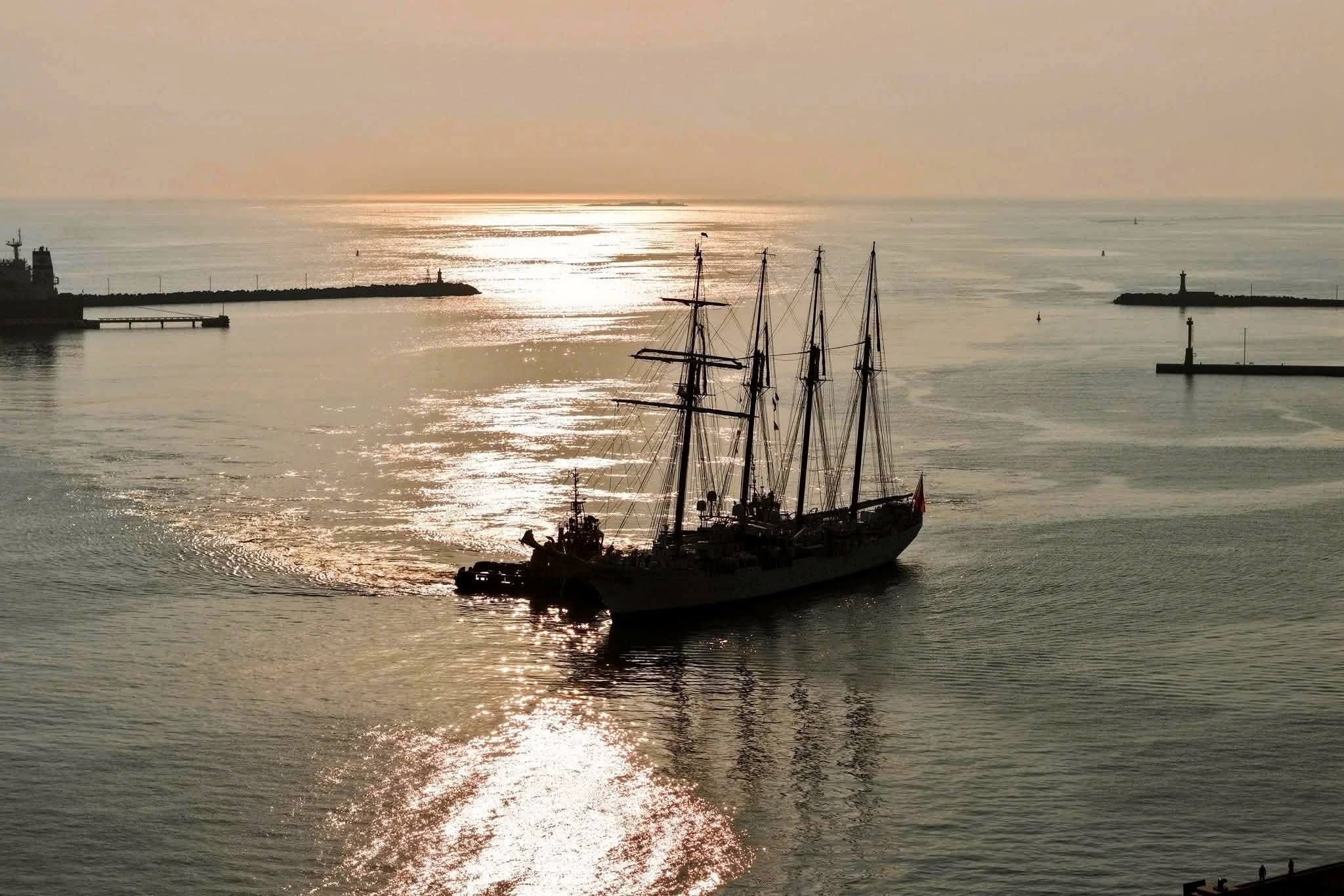 Zarpa buque Juan Sebastián de Elcano tras recibir 5,500 visitantes en Veracruz