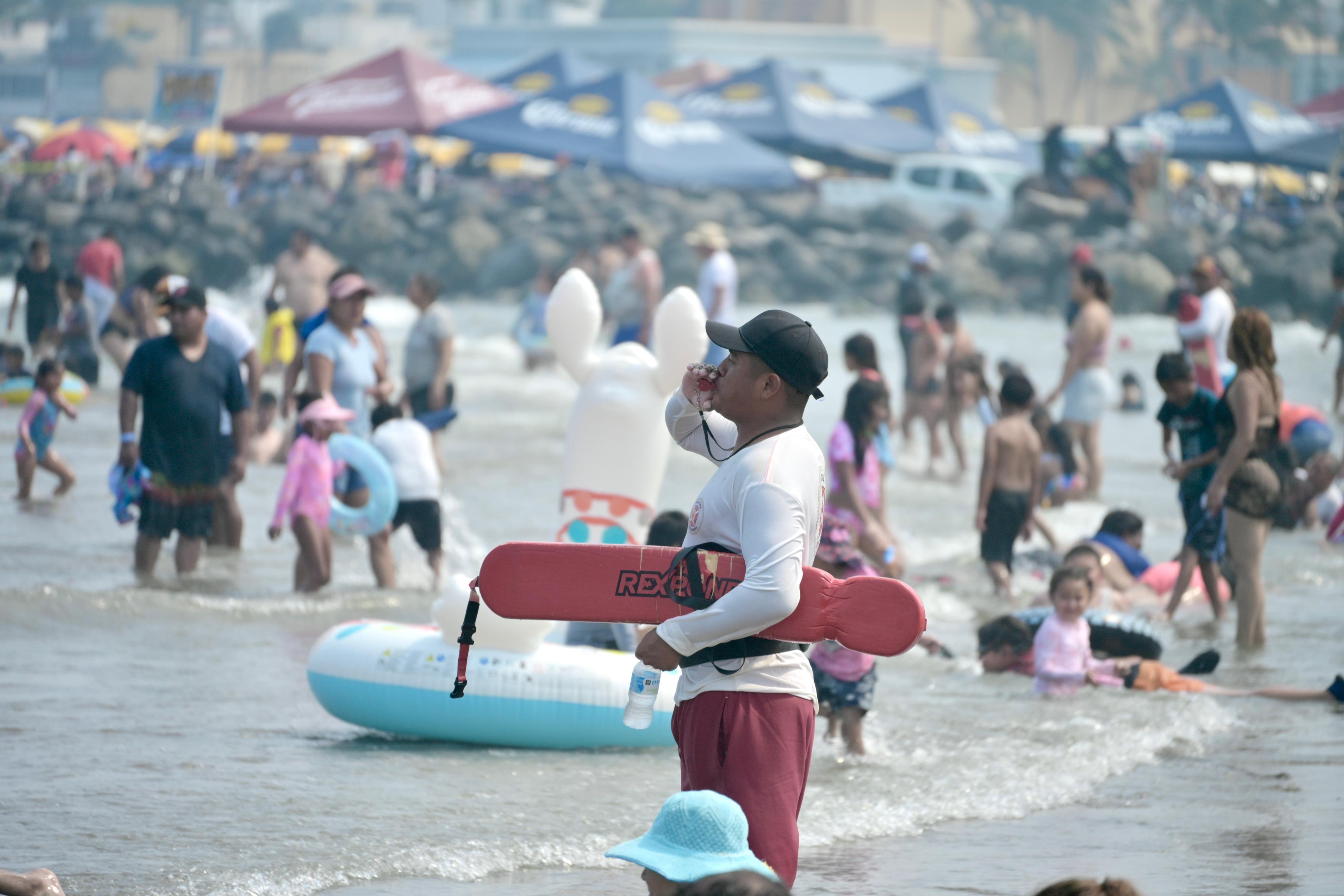 Falsos ecologistas politizan presencia de hidrocarburos en las playas de Veracruz