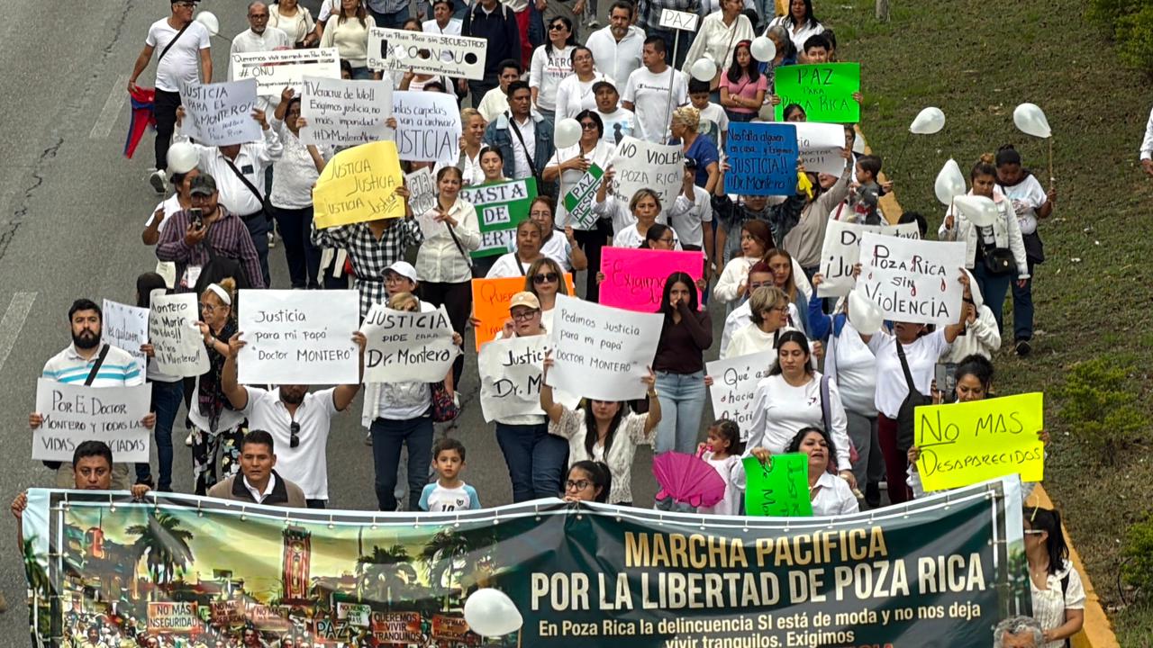 Poza Rica marcha por justicia tras asesinato del doctor José Antolín