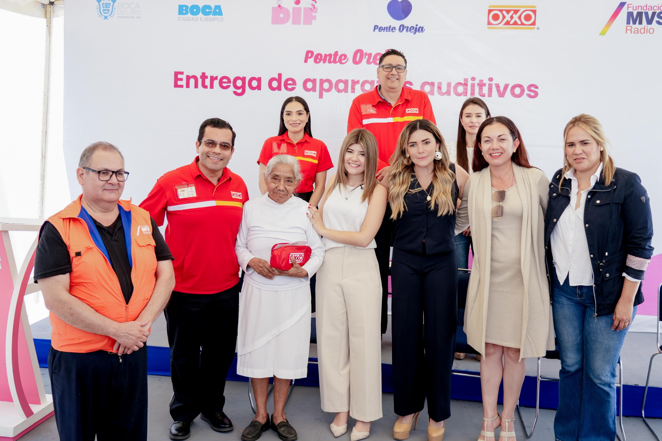 Con la campaña Ponte Oreja del DIF municipal entregan 100 aparatos auditivos a boqueños