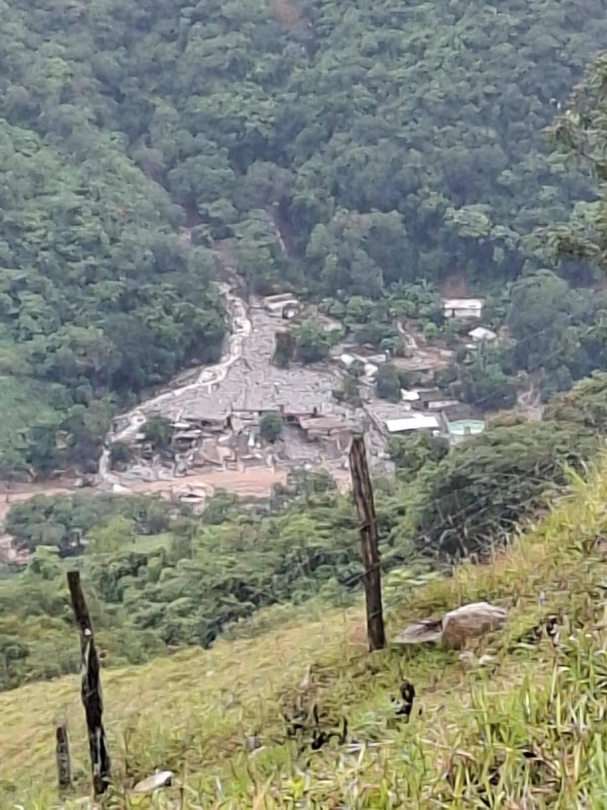 Pobladores de comunidad en Ilamatlán tienen 6 meses desplazados por lluvias