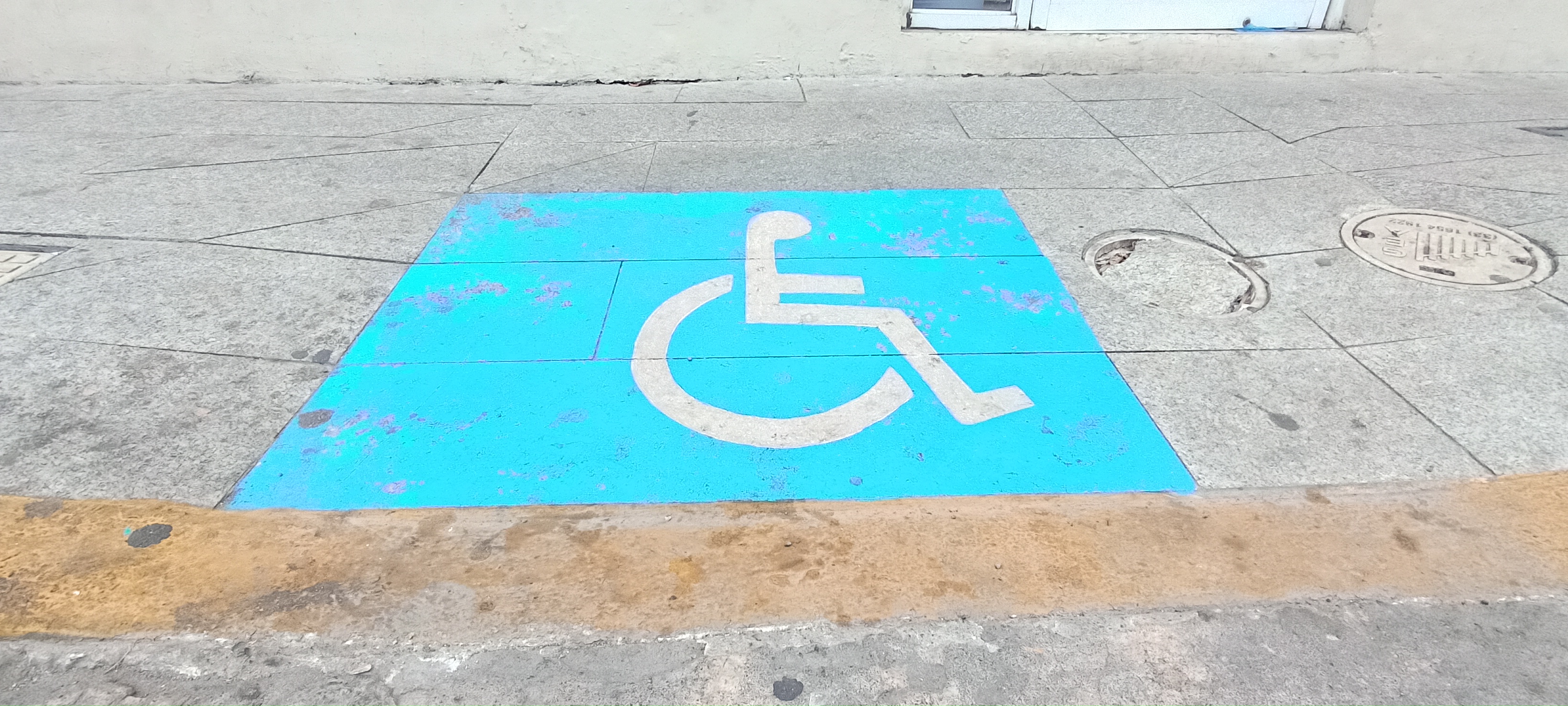Implementan programa en plazas de Boca del Río para respetar espacios para discapacitados