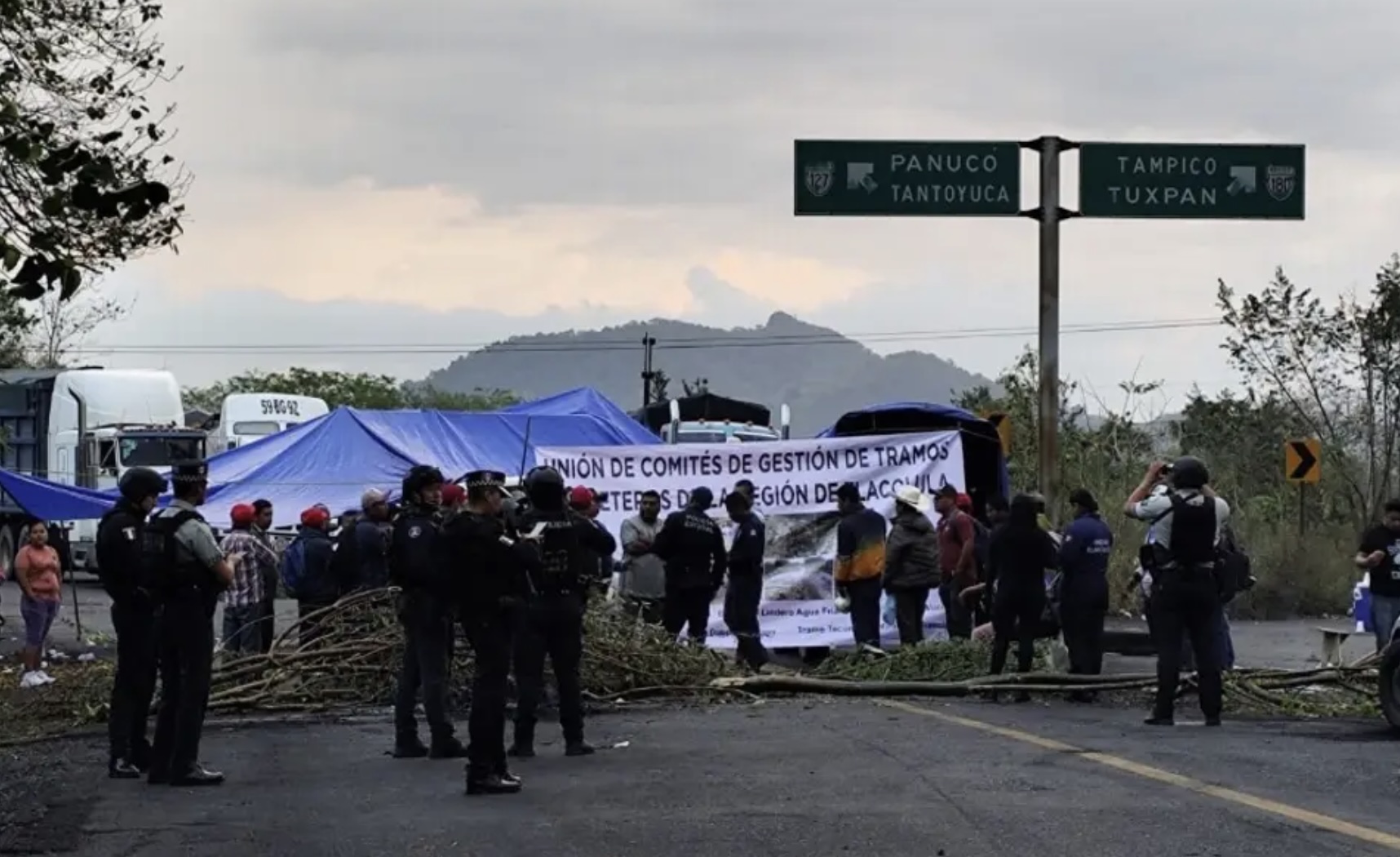 Desalojan bloqueo en carretera Tuxpan–Tampico tras 3 días
