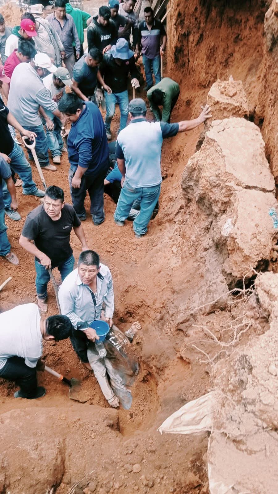 Muere albañil tras derrumbe en obra de Soledad Atzompa