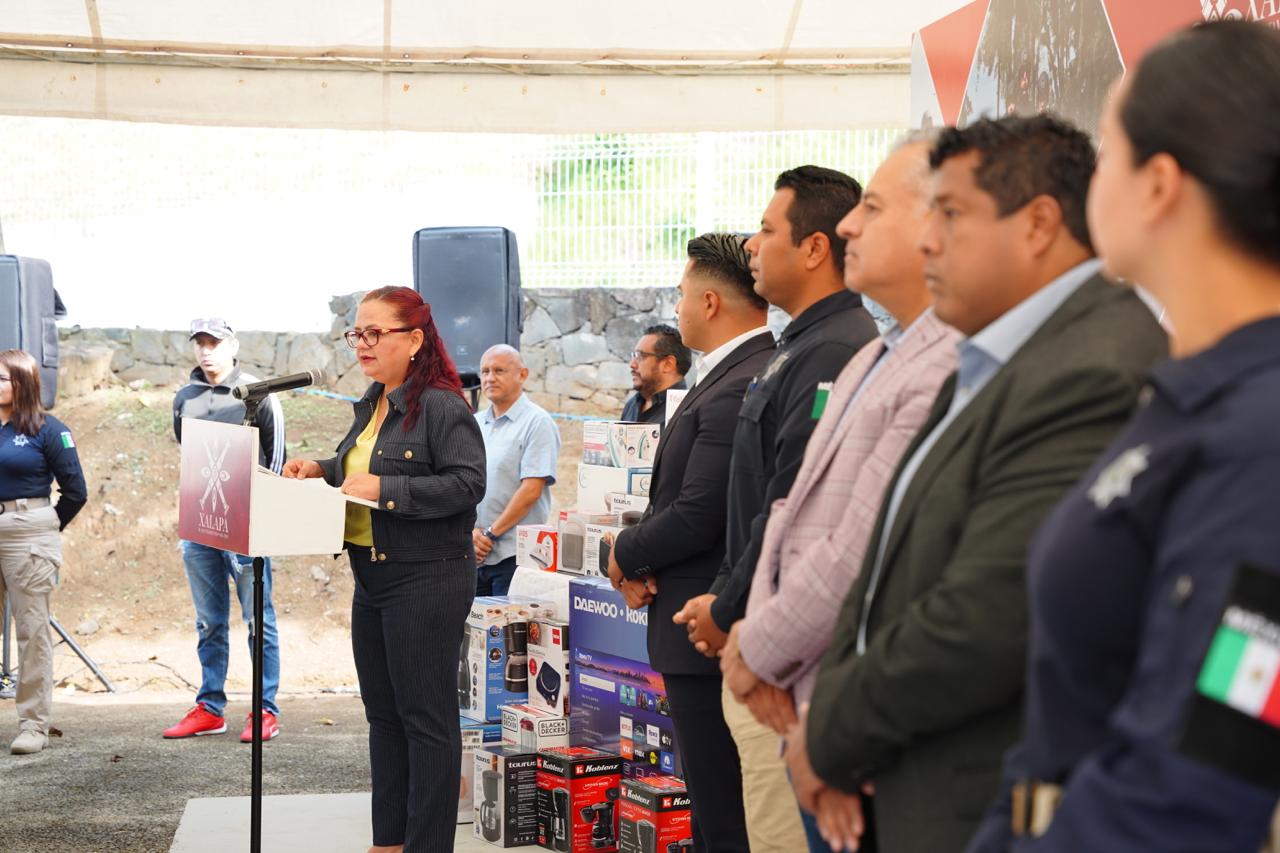Reconocen en Xalapa labor policial en su día con llamado a coordinación