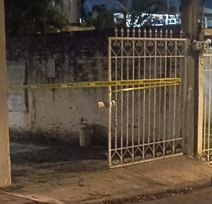 Hallan hombre muerto en vivienda de Nogales; vecinos alertan