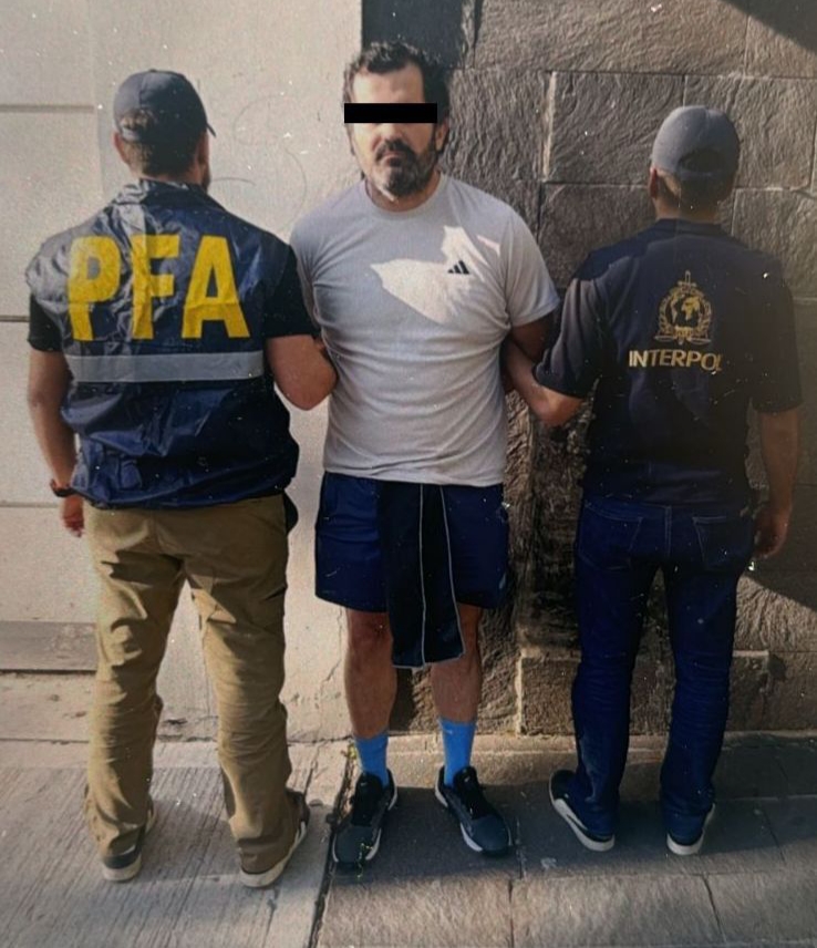 Exmarino acusado de huachicol ingresó a Argentina con pasaporte falso