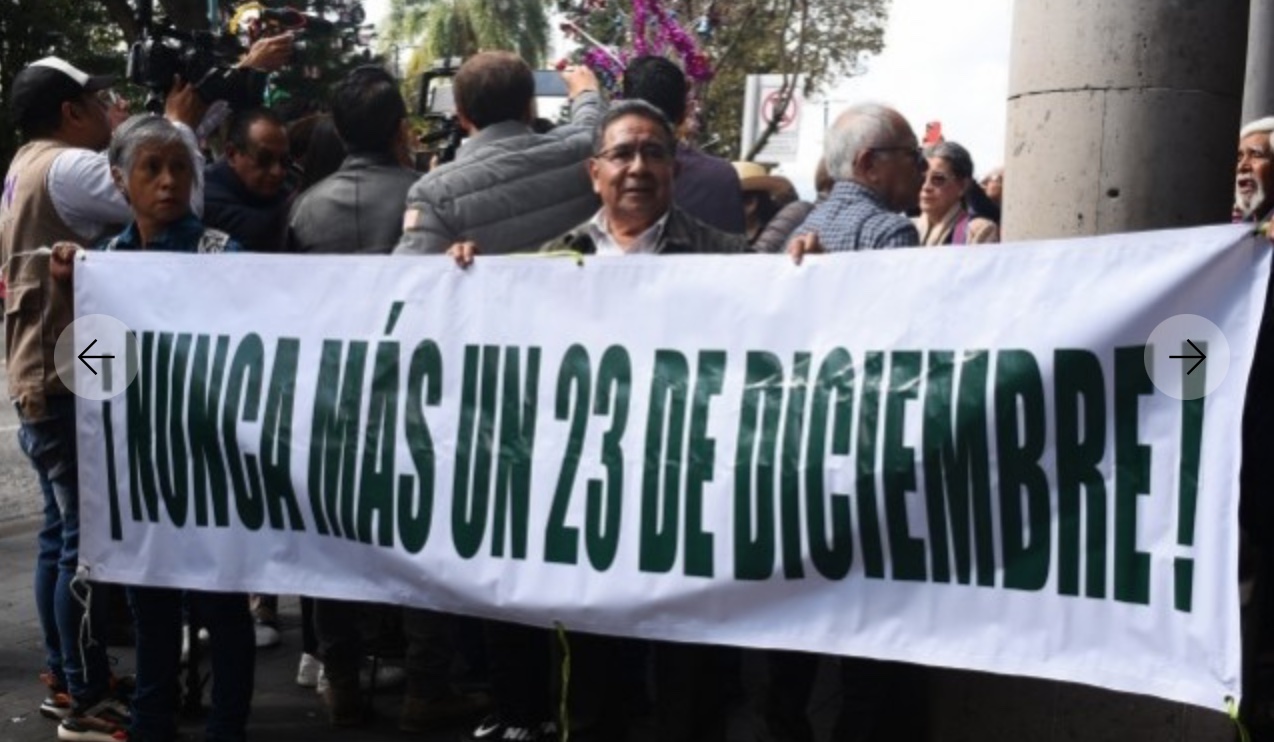 Diez años después, ofrecen 5 mil pesos a jubilados golpeados por policías
