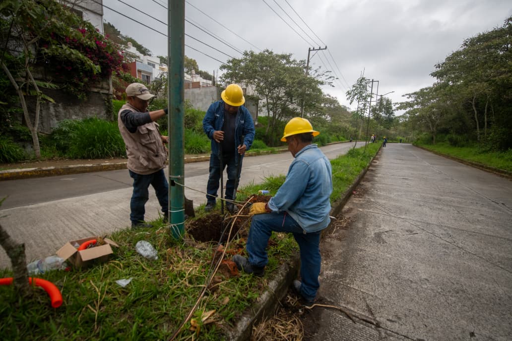 Xalapa: reparan alumbrado en Las Fuentes tras fallas
