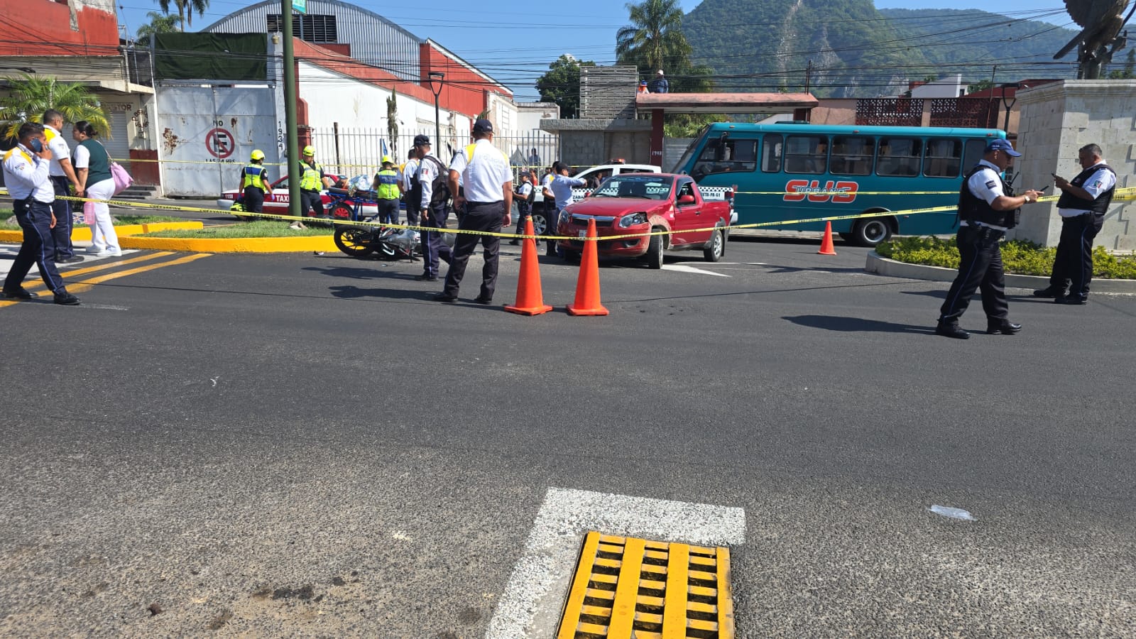 Motociclista resulta grave tras choque con camioneta en Orizaba