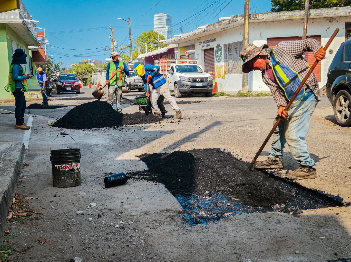 Fortalece la alcaldesa Maryjose Gamboa Torales programas de bacheo y alumbrado