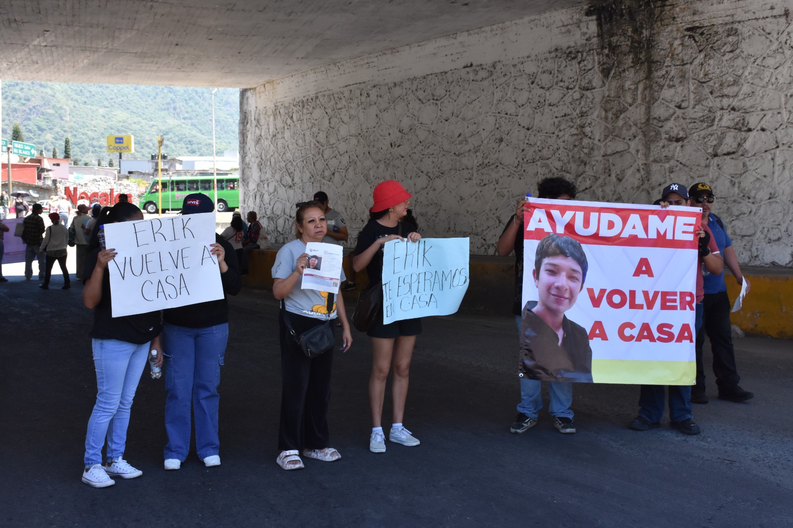 Búsqueda del joven Erick Hernández Cruz provoca segundo bloqueo en Nogales