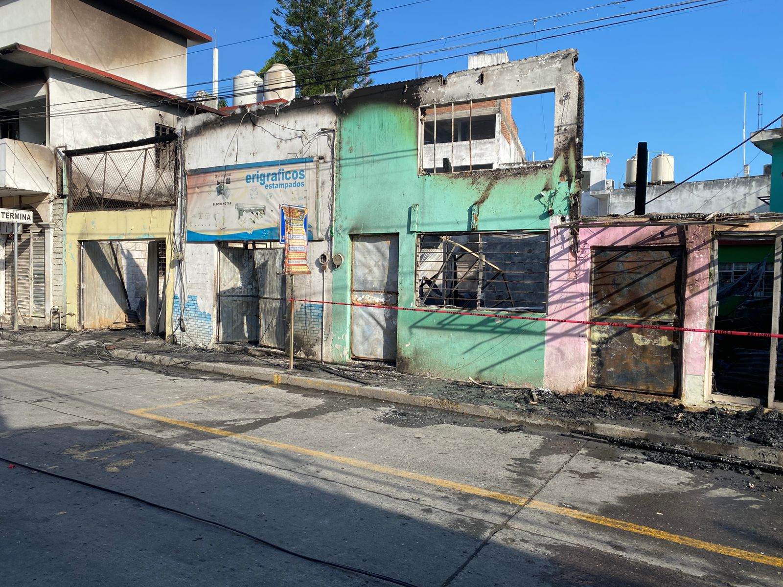 Incendio consume negocios en el centro de Tuxpan