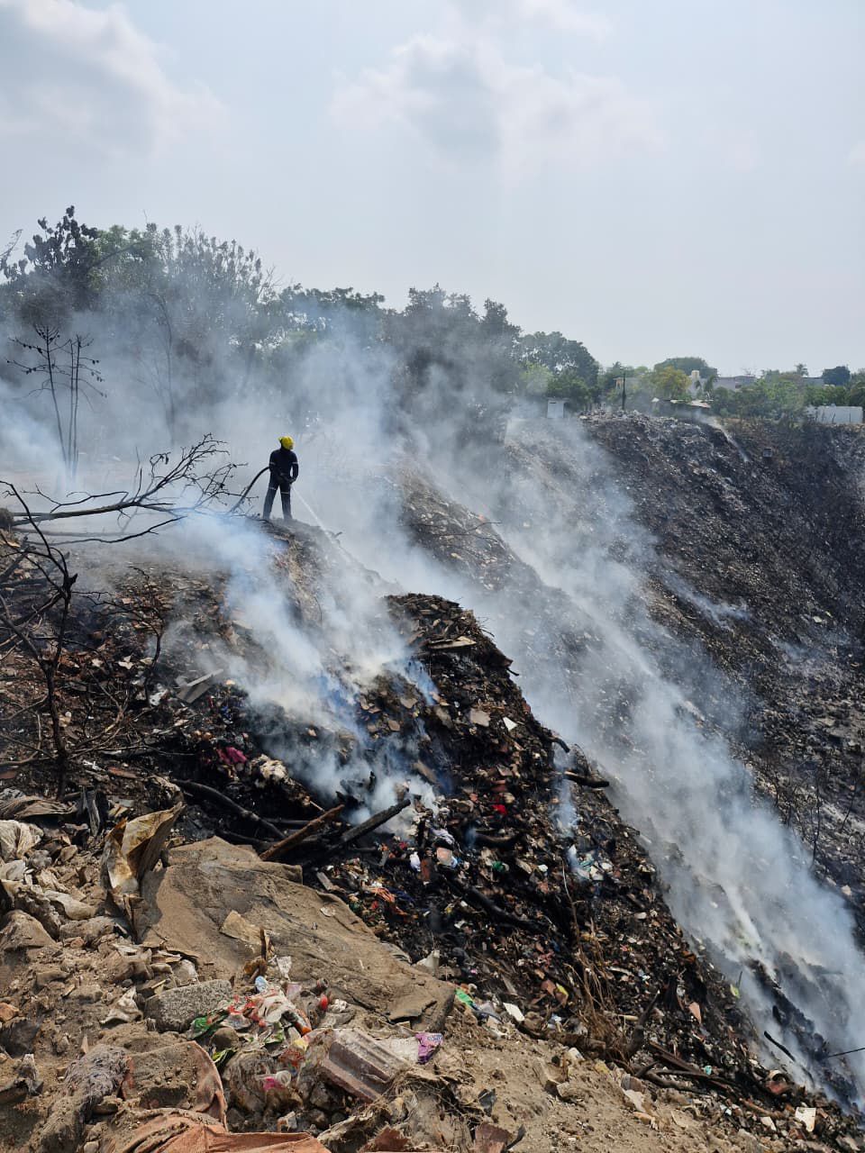 Se reactivan puntos humeantes en zona norte; atienden Bomberos de Veracruz