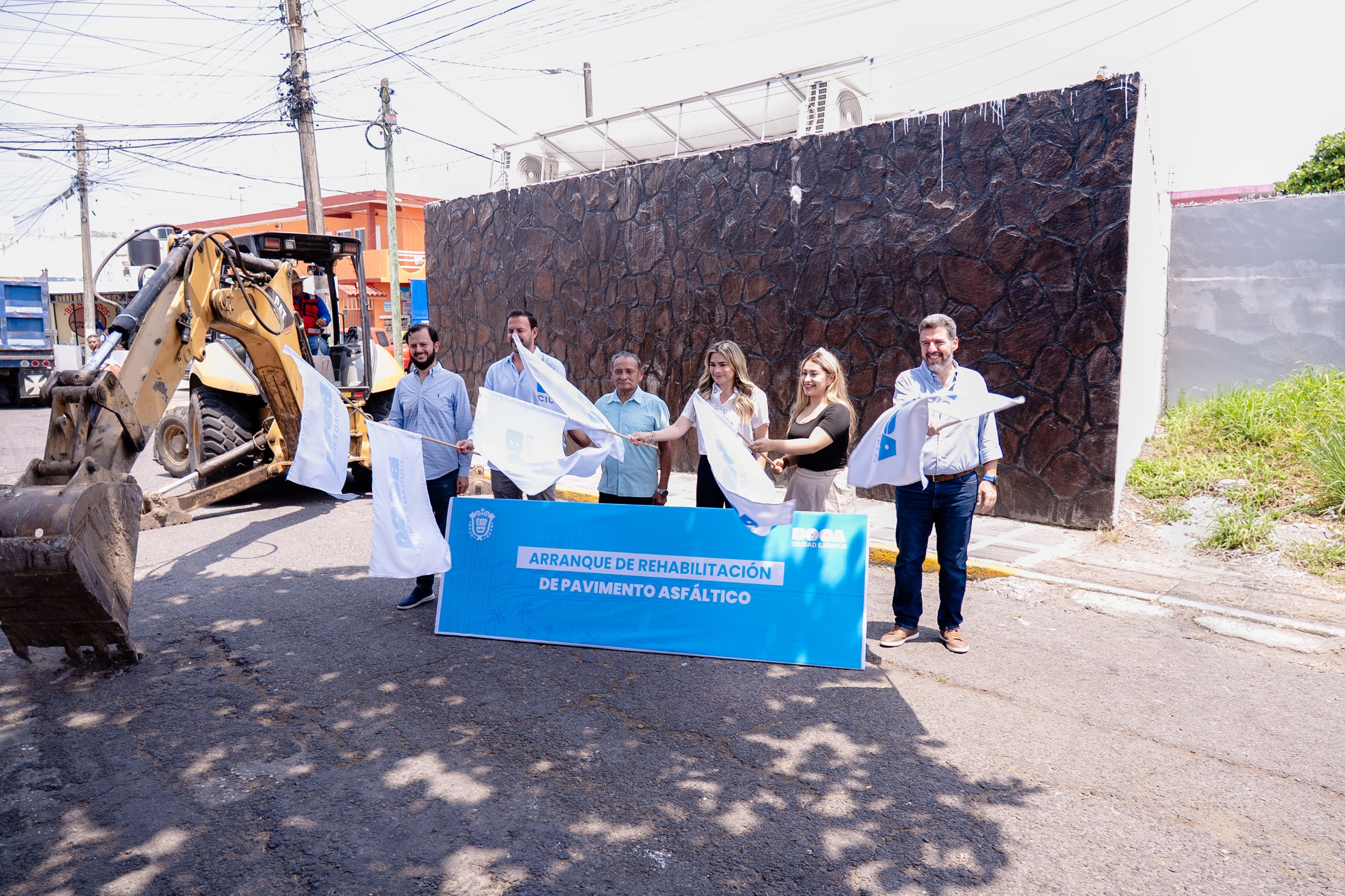 Da banderazo la alcaldesa Maryjose Gamboa a rehabilitación de la calle Galeana en la cabecera municipal