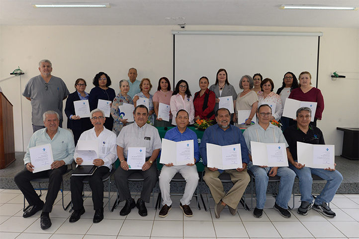 UV reconoció trayectoria y vocación de docentes de Bioanálisis
