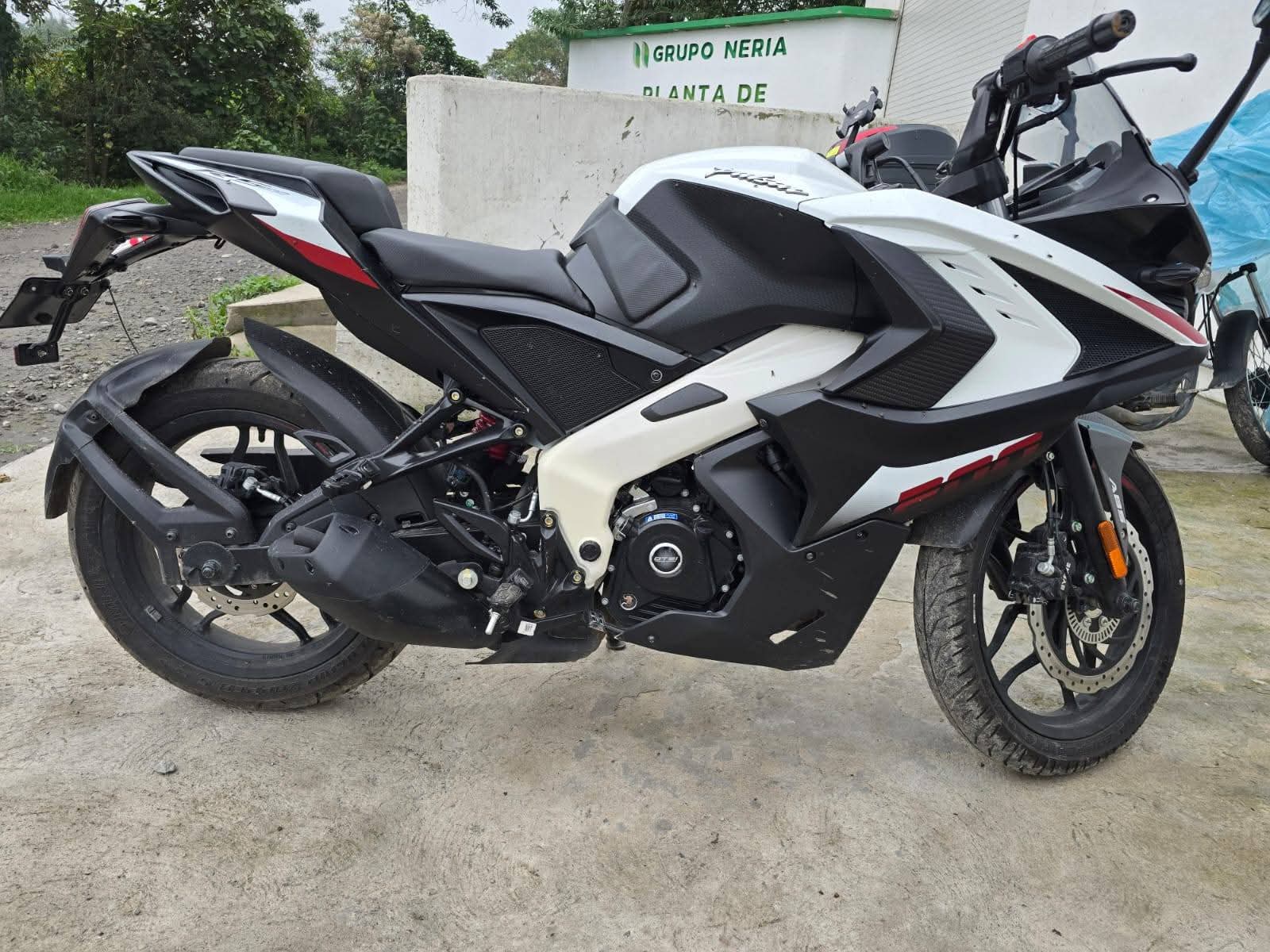 Robo de motocicleta Bajaj NS200 moviliza a policías en Chocamán