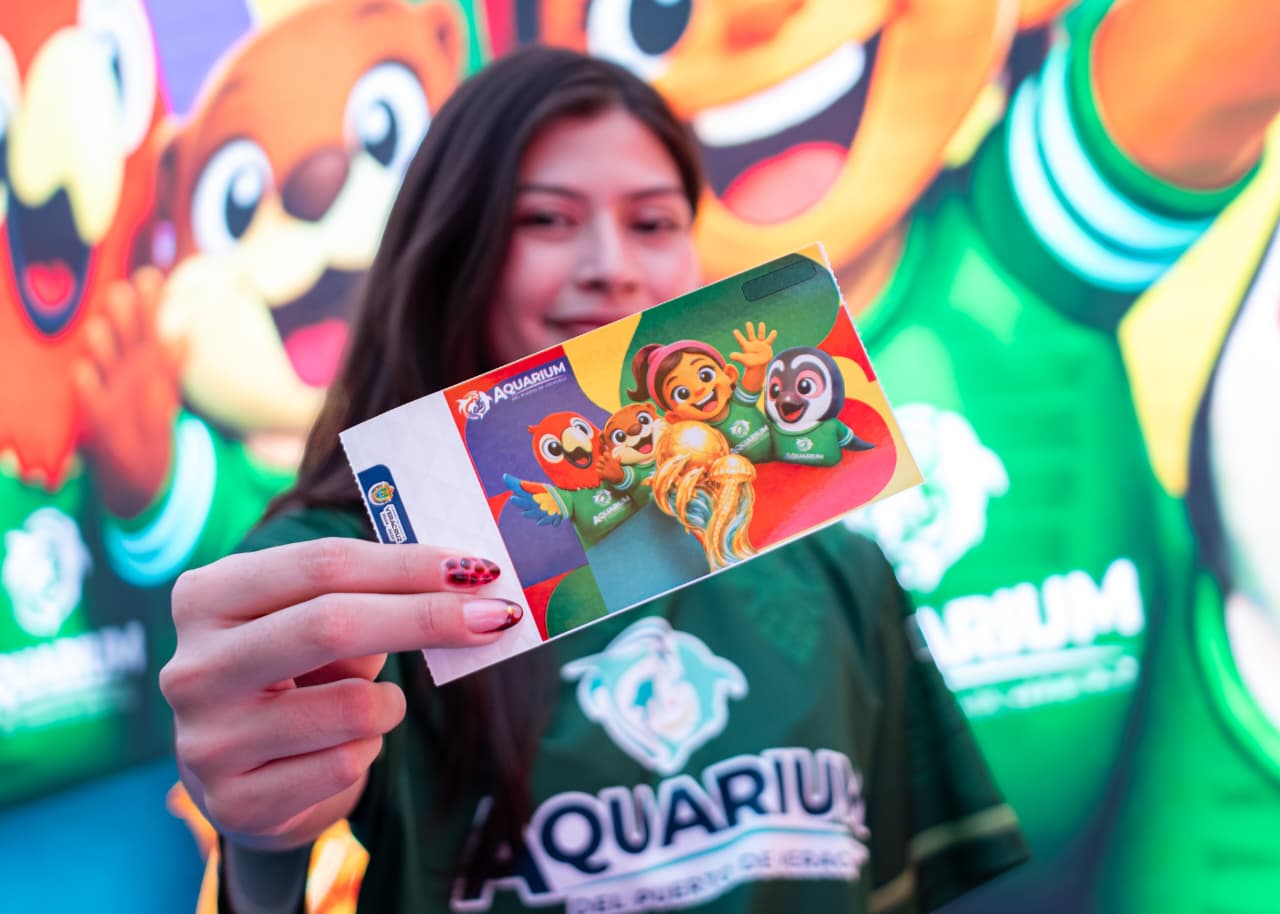 Ola mundialista llega al Aquarium del puerto de Veracruz con boleto conmemorativo