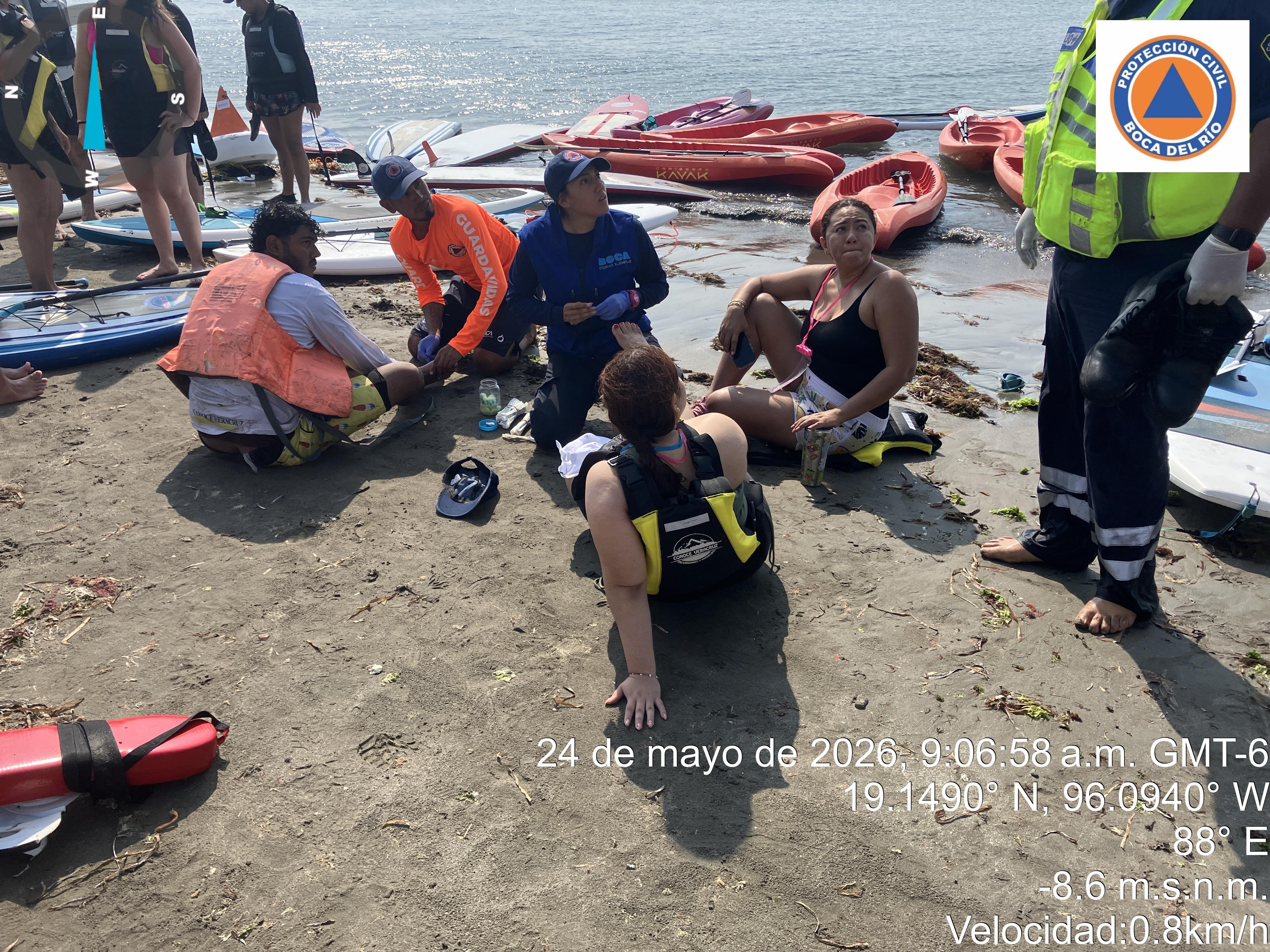 Rescatan a 90 kayakistas a la deriva frente a playas de Boca del Río