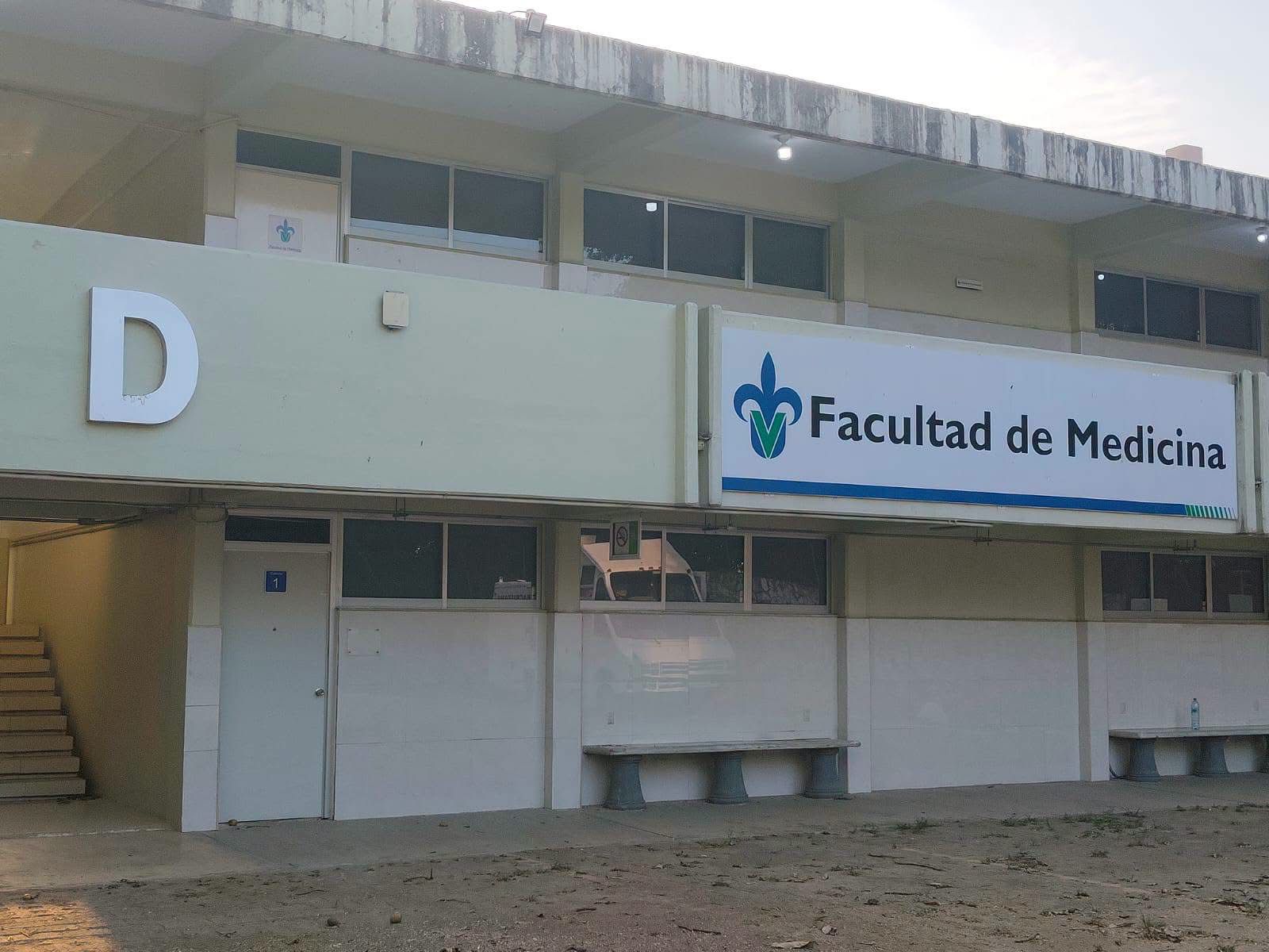 Facultad de Medicina UV regresa a clases presenciales tras inundación de 2025