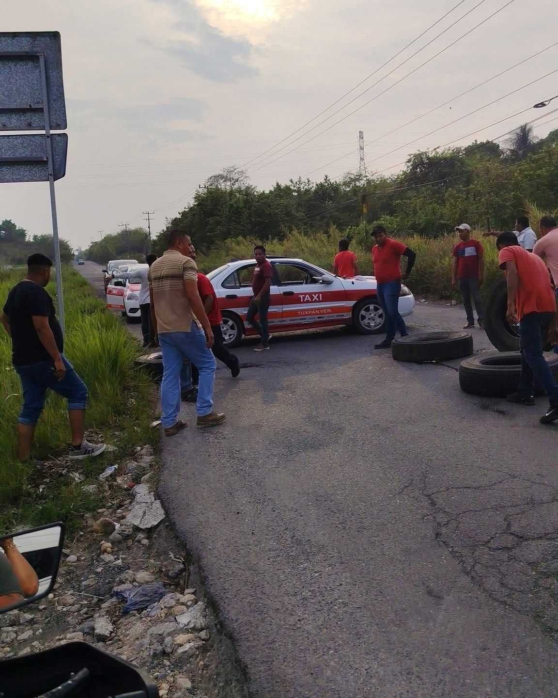 Operativos en Tuxpan detectan droga y taxi con reporte de robo