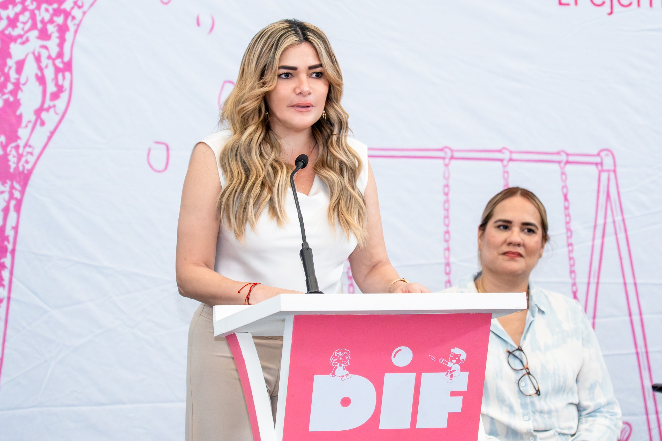 DIF Boca del Río entrega 60 aparatos funcionales con apoyo de Pylsa Acero