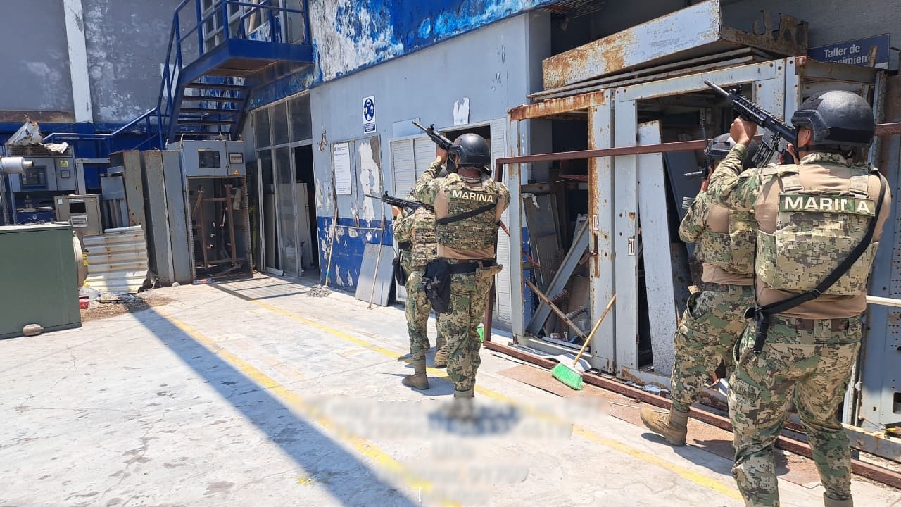 Marina realiza simulacro por amenaza de explosivo en el puerto de Veracruz