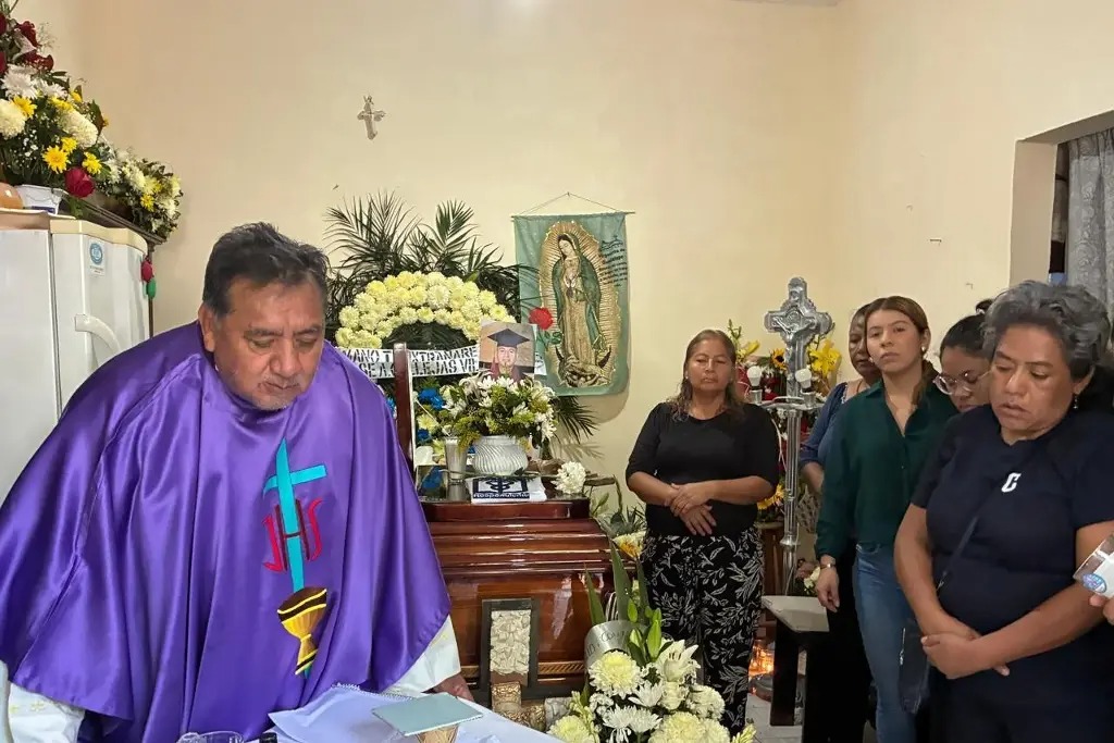 Paramédicos despiden en Veracruz a José Antonio, víctima de inundaciones en Tejería