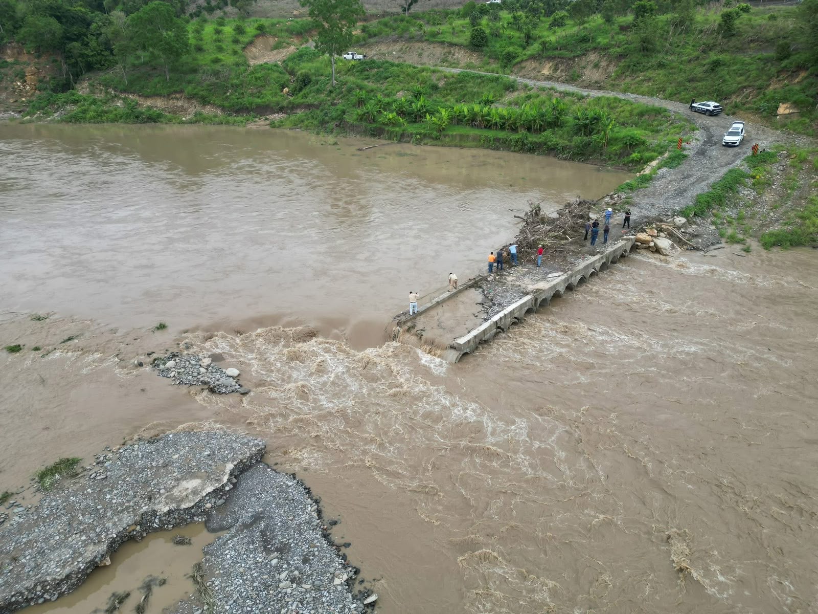 Puente provisional colapsa entre Veracruz y Puebla por lluvias