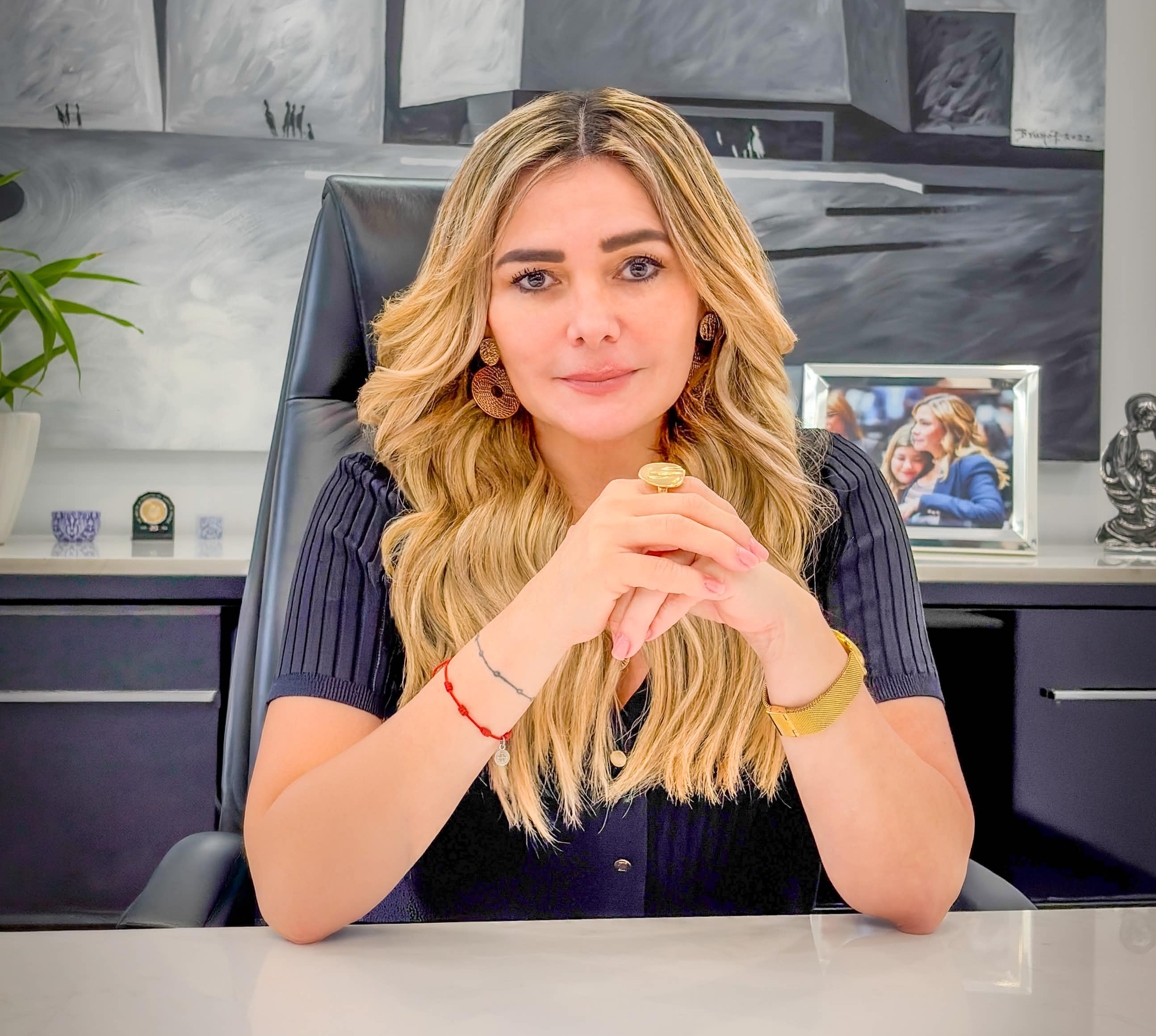 Transmite alcaldesa Maryjose Gamboa quejas ciudadanas por mal servicio a la CFE