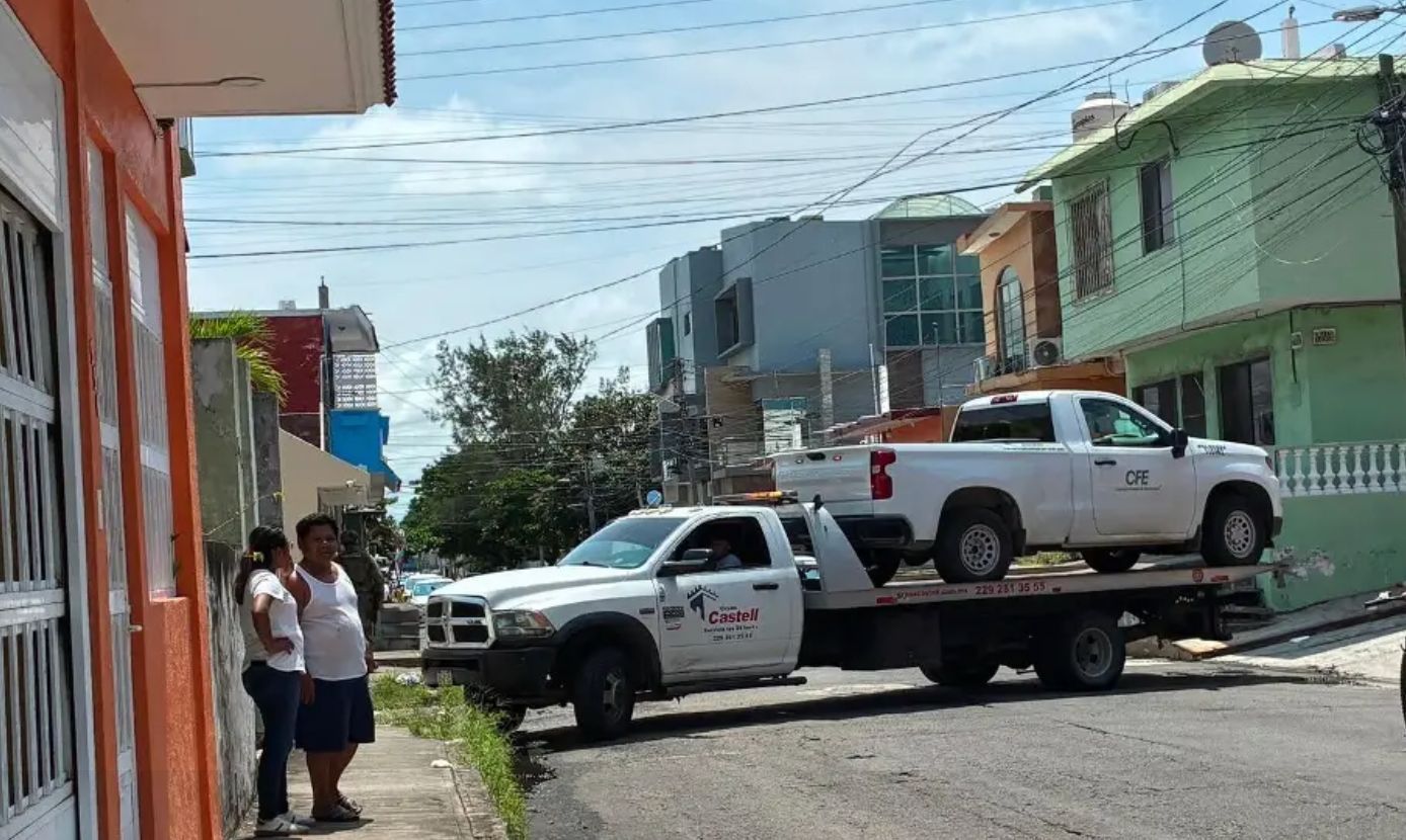 Camioneta de CFE atropella y mata a mujer en Boca del Río