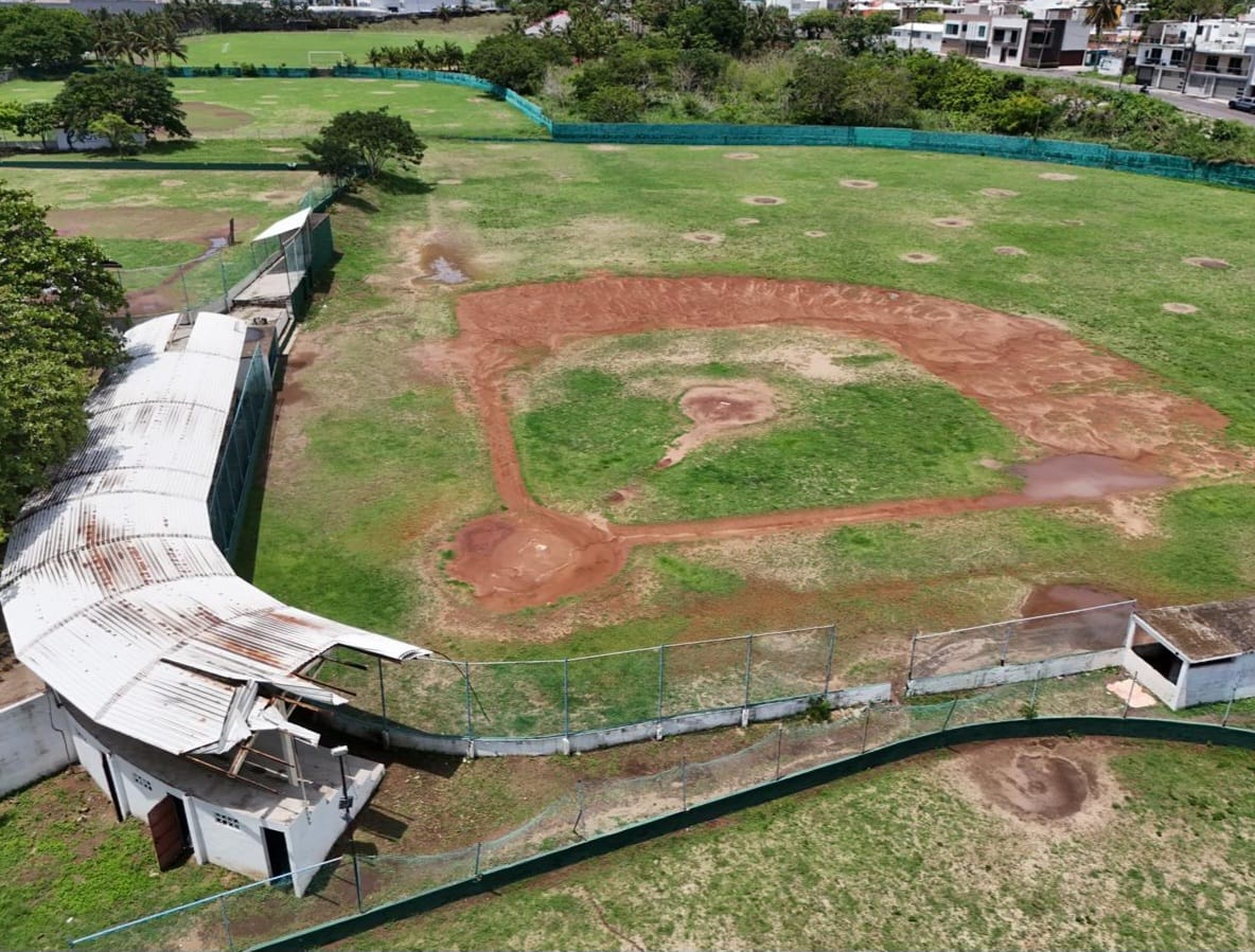 Recupera el ayuntamiento de Boca del Río instalaciones de la Liga Beto Ávila para mejorar sus campos