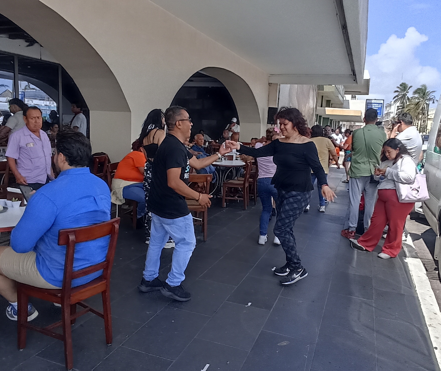Dejan capitalinos los bloqueos y la contaminación de la CDMX para asistir al Salsa Fest