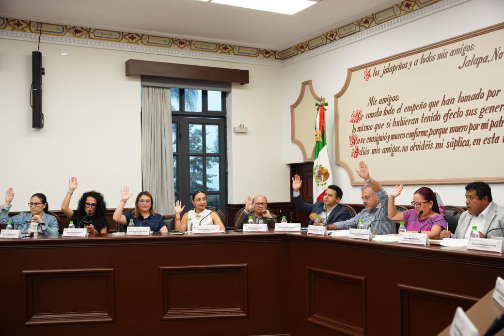 Cabildo aprueba recursos para atender socavón en Xalapa