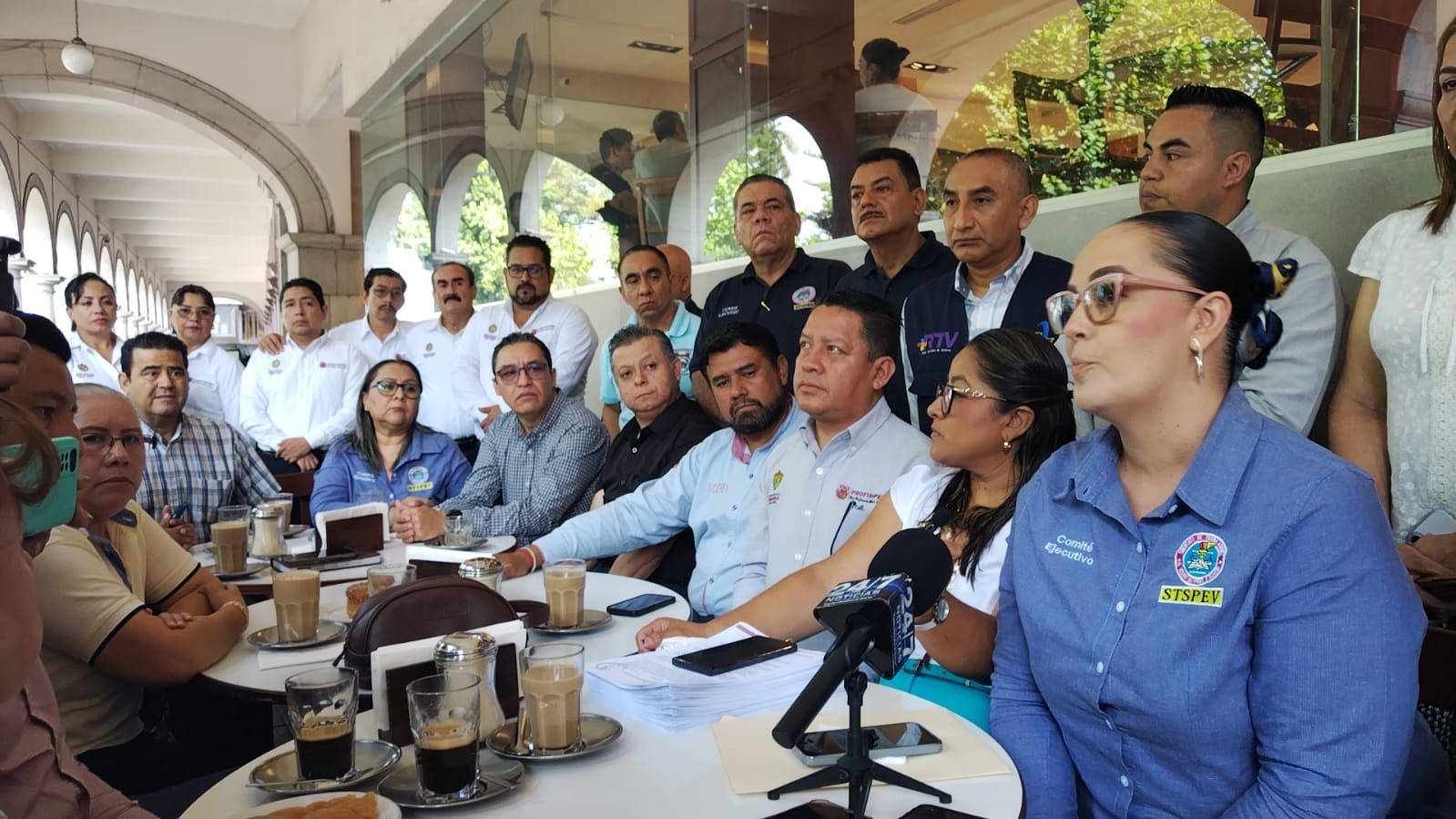 Sindicatos acusan al IPE de reducir hasta 40% pensiones de burócratas en Veracruz