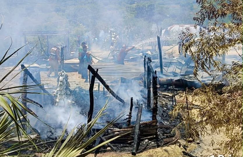 Incendio en Tantoyuca destruye tres viviendas en Corral Viejo