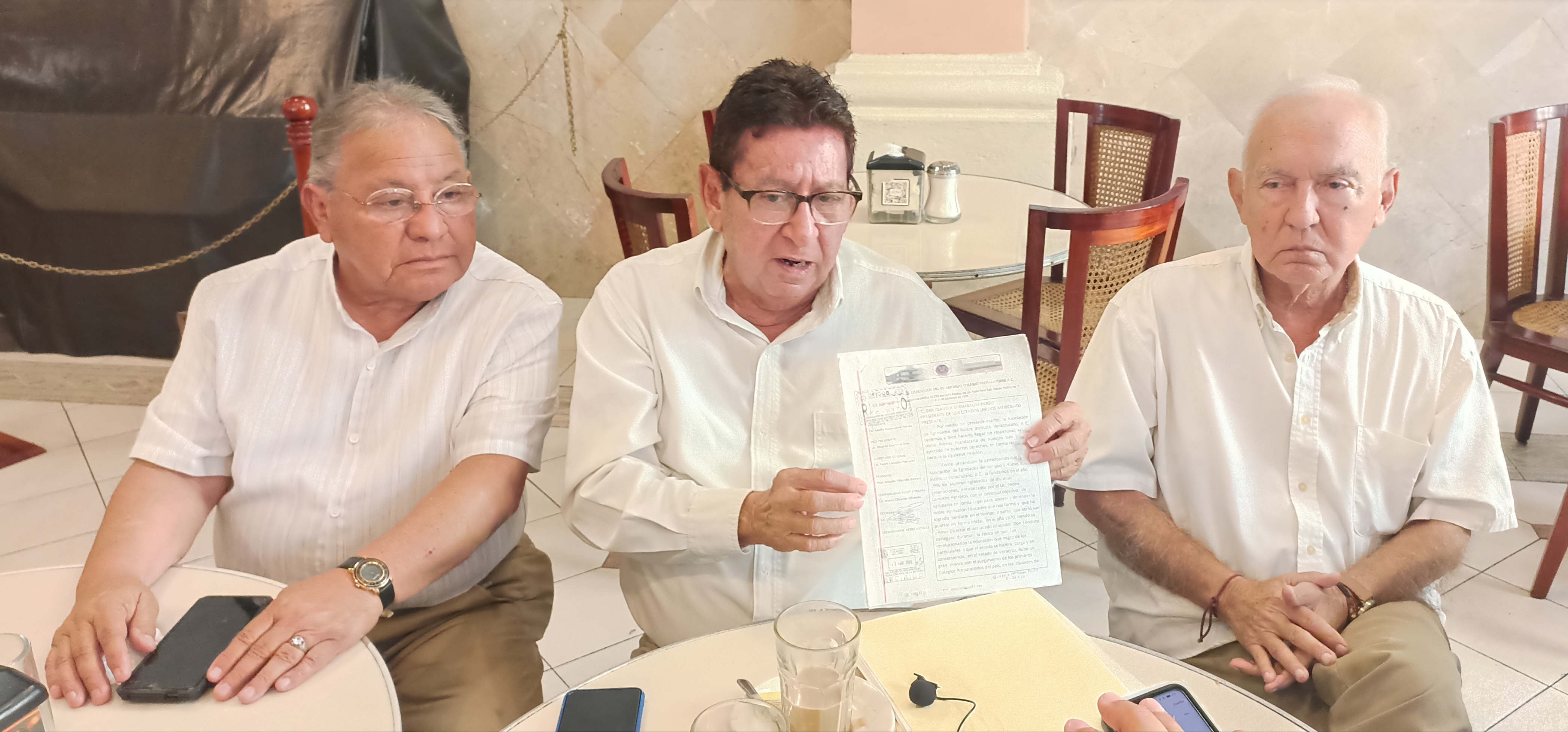 Piden ex alumnos se respete el terreno del Ilustre Instituto Veracruzano