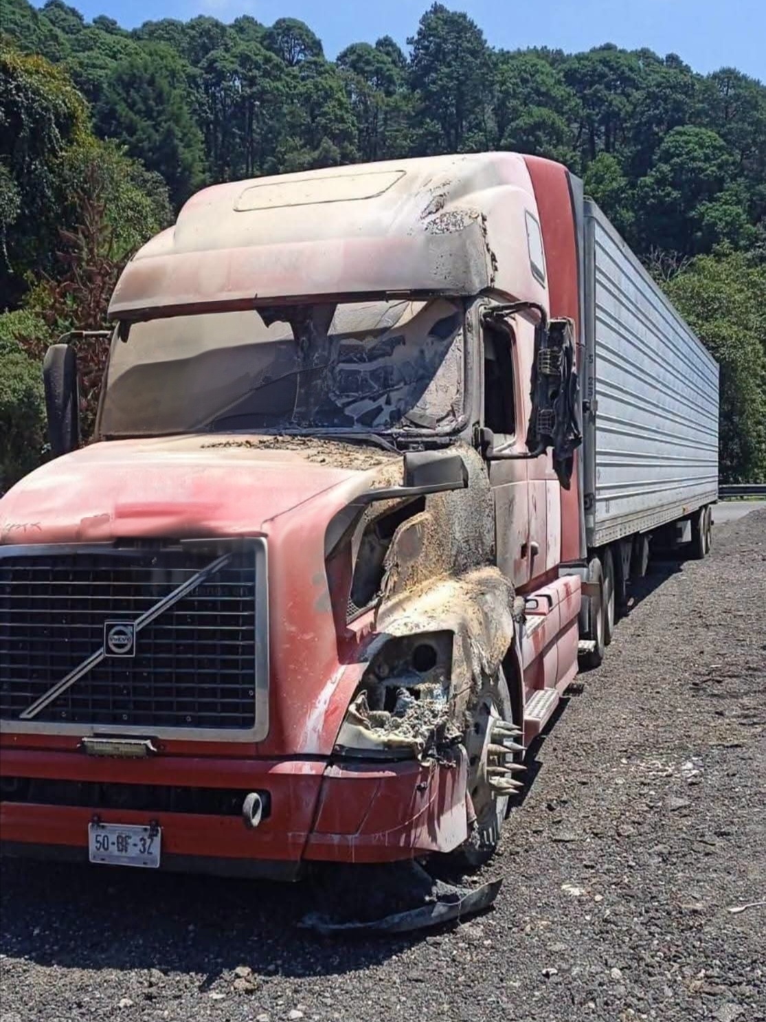 Tractocamión registra conato de incendio en Cumbres de Maltrata