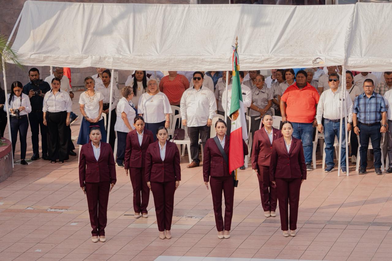 En Poza Rica fortalecen valores cívicos y compromiso con el servicio público