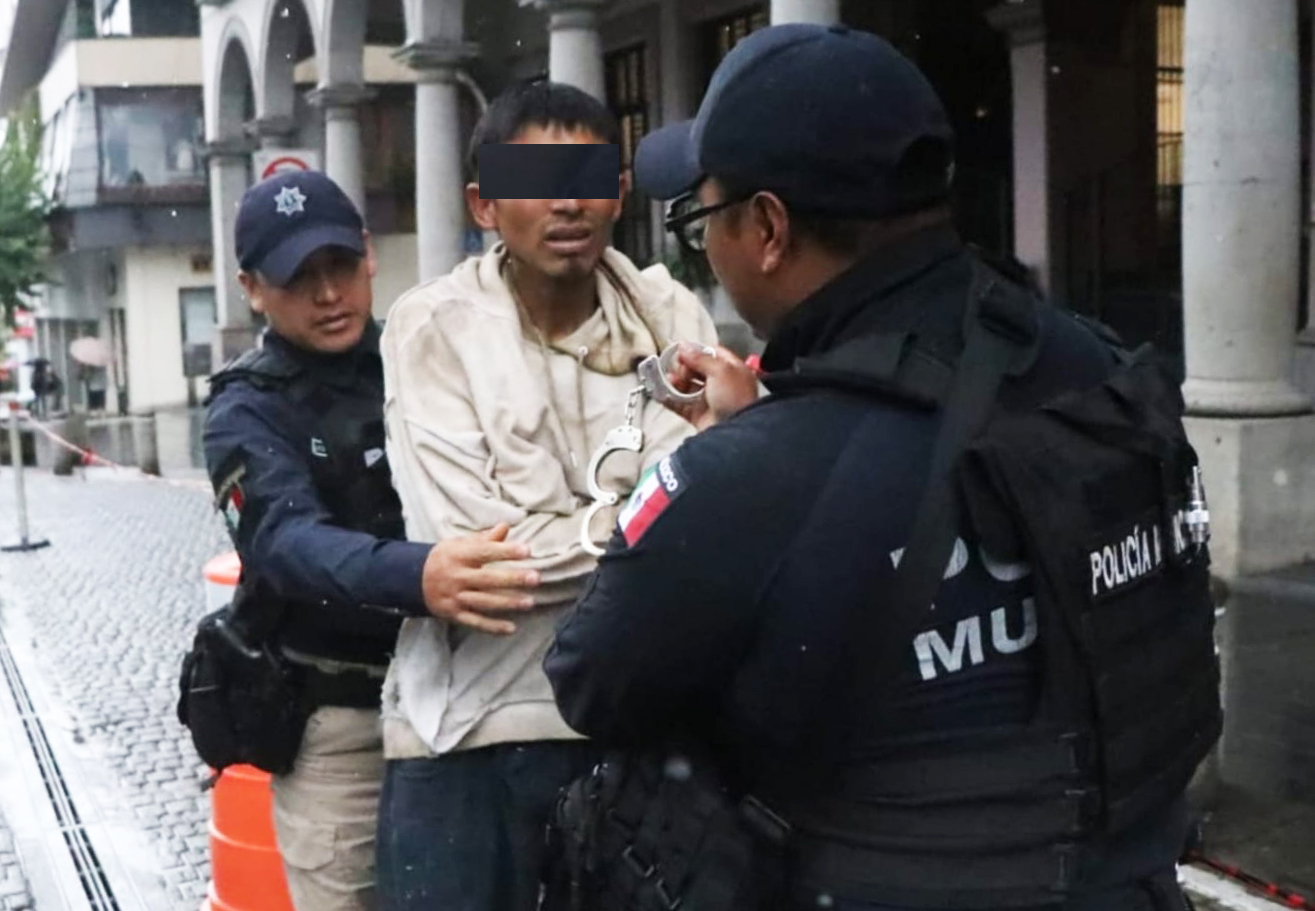 Joven es agredida por sujeto en estado de intoxicación en el centro de Xalapa