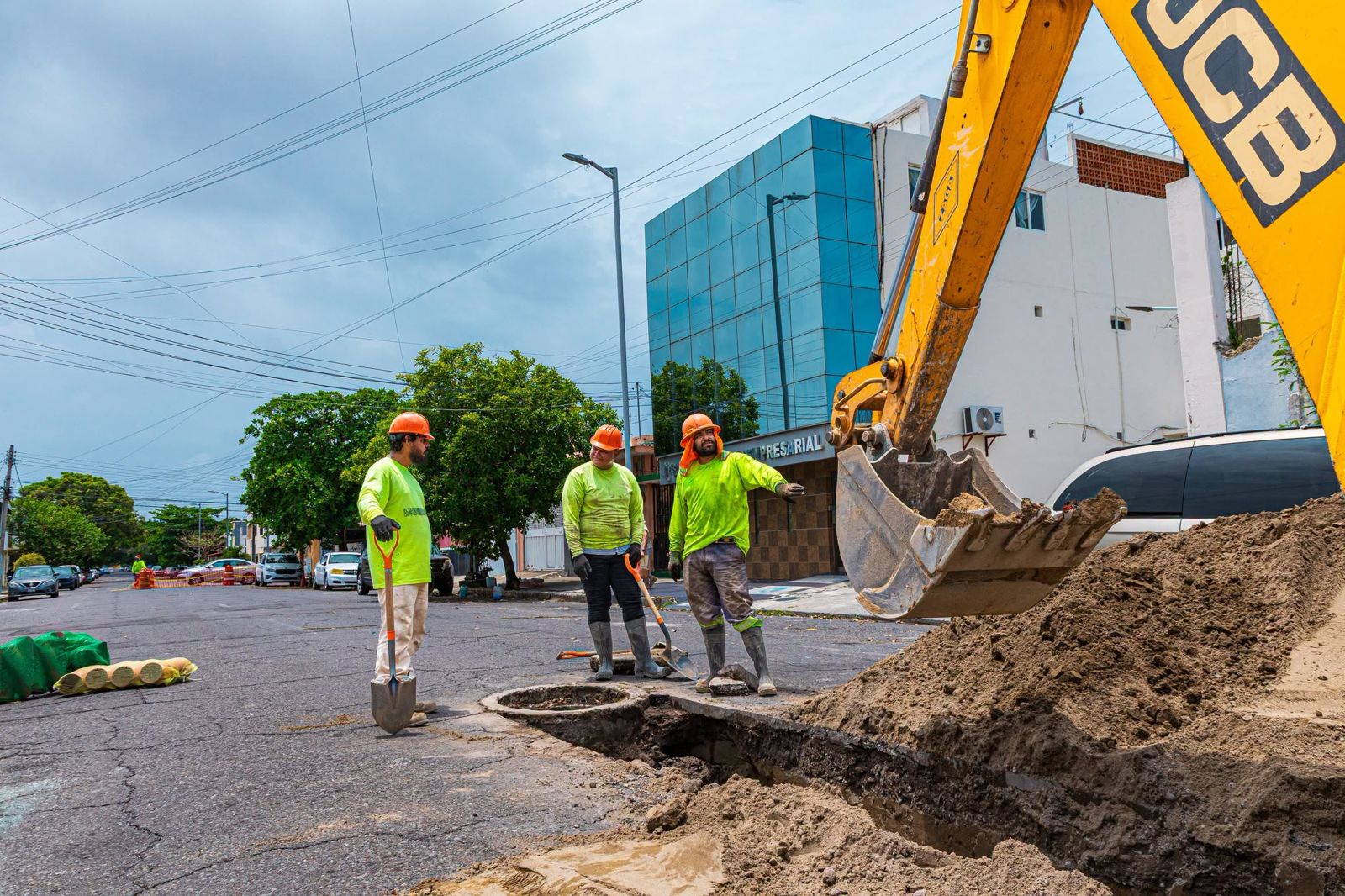 Reparan hundimiento en calle 2 de Abril de Veracruz